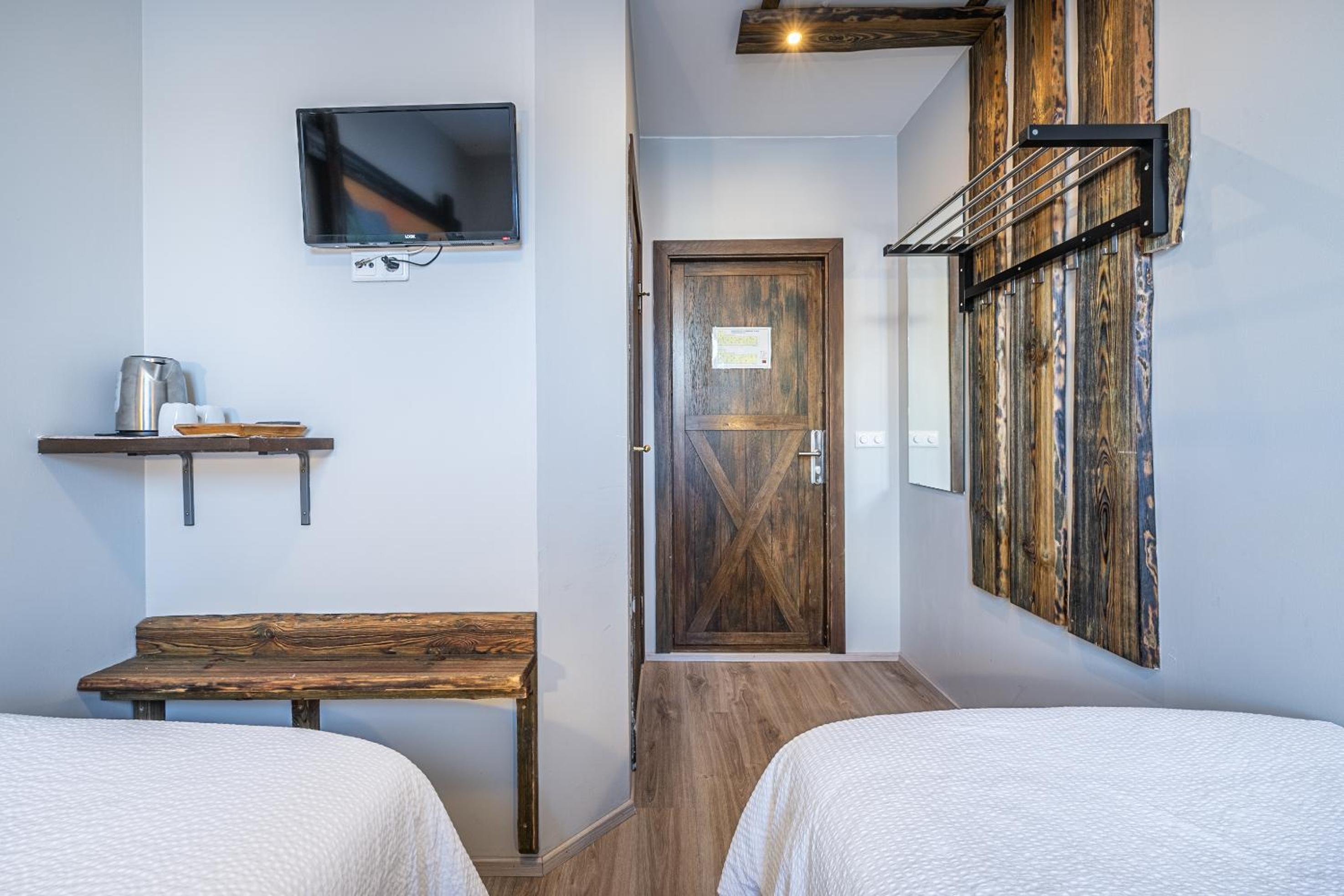Standard Twin Room - Photo 3