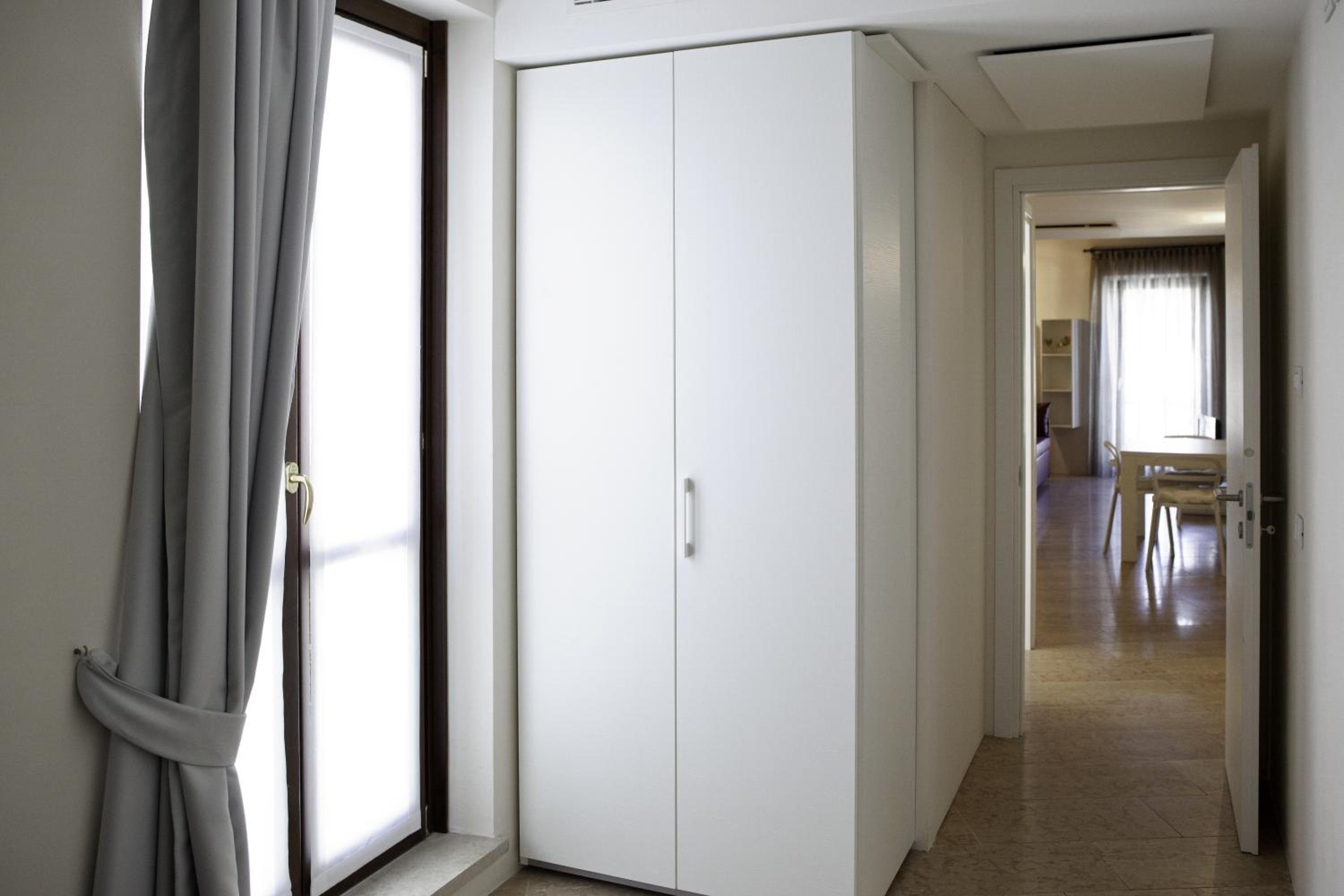 Two-Bedroom Apartment with Balcony - Photo 4
