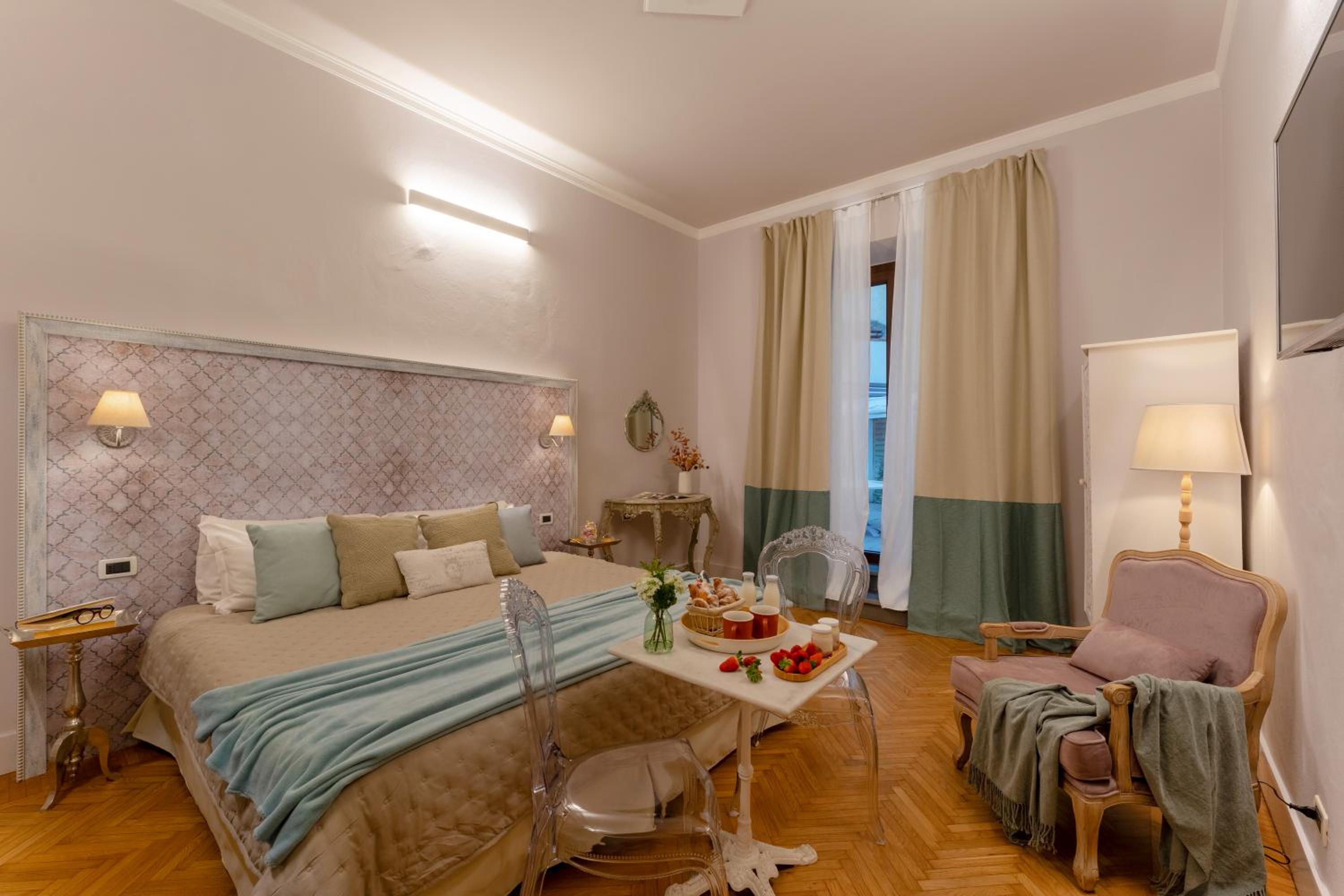 Large Double or Twin Room - Photo 8
