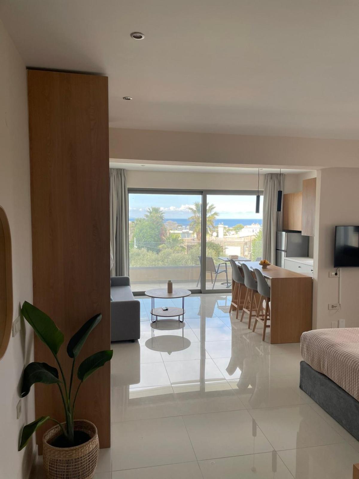 Junior Suite with Pool View photo 2