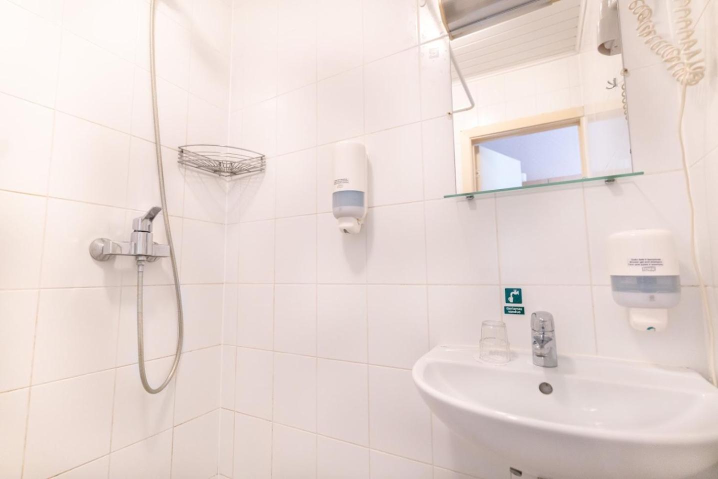 Basic Triple Room photo 2