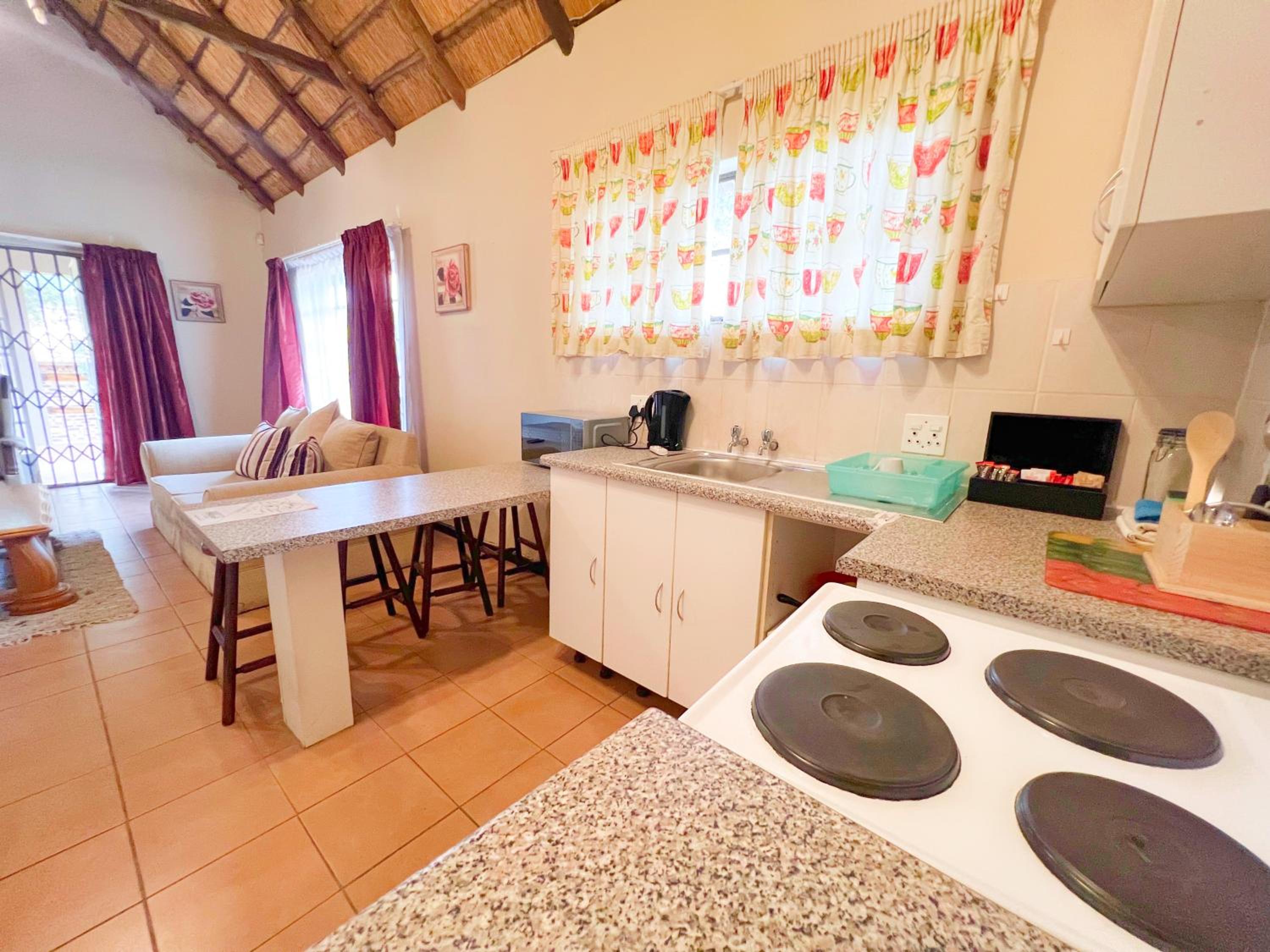 Deluxe Double Room with Balcony - Photo 4