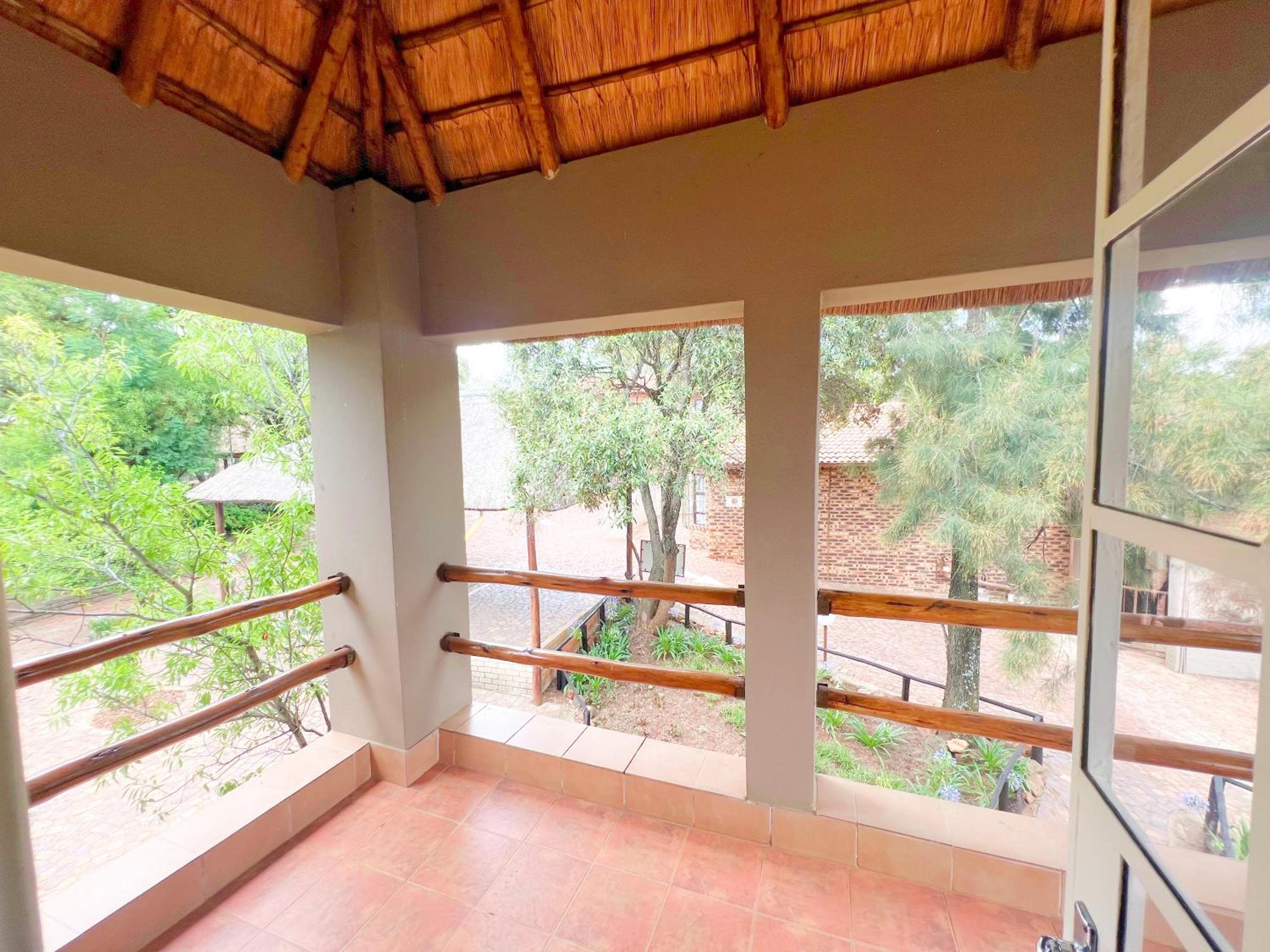 Deluxe Double Room with Balcony - Photo 5