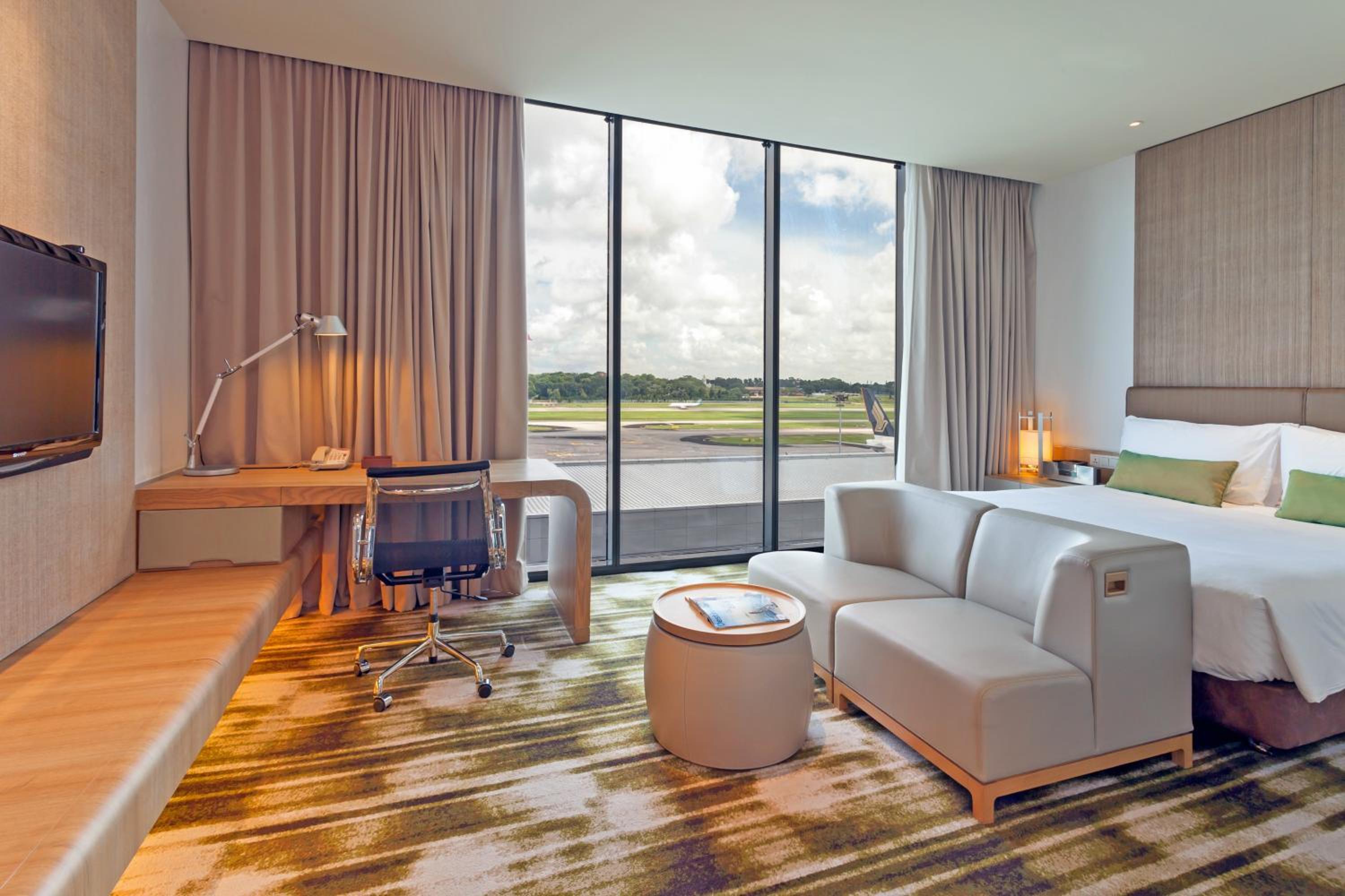 1 King Bed Standard Runway View