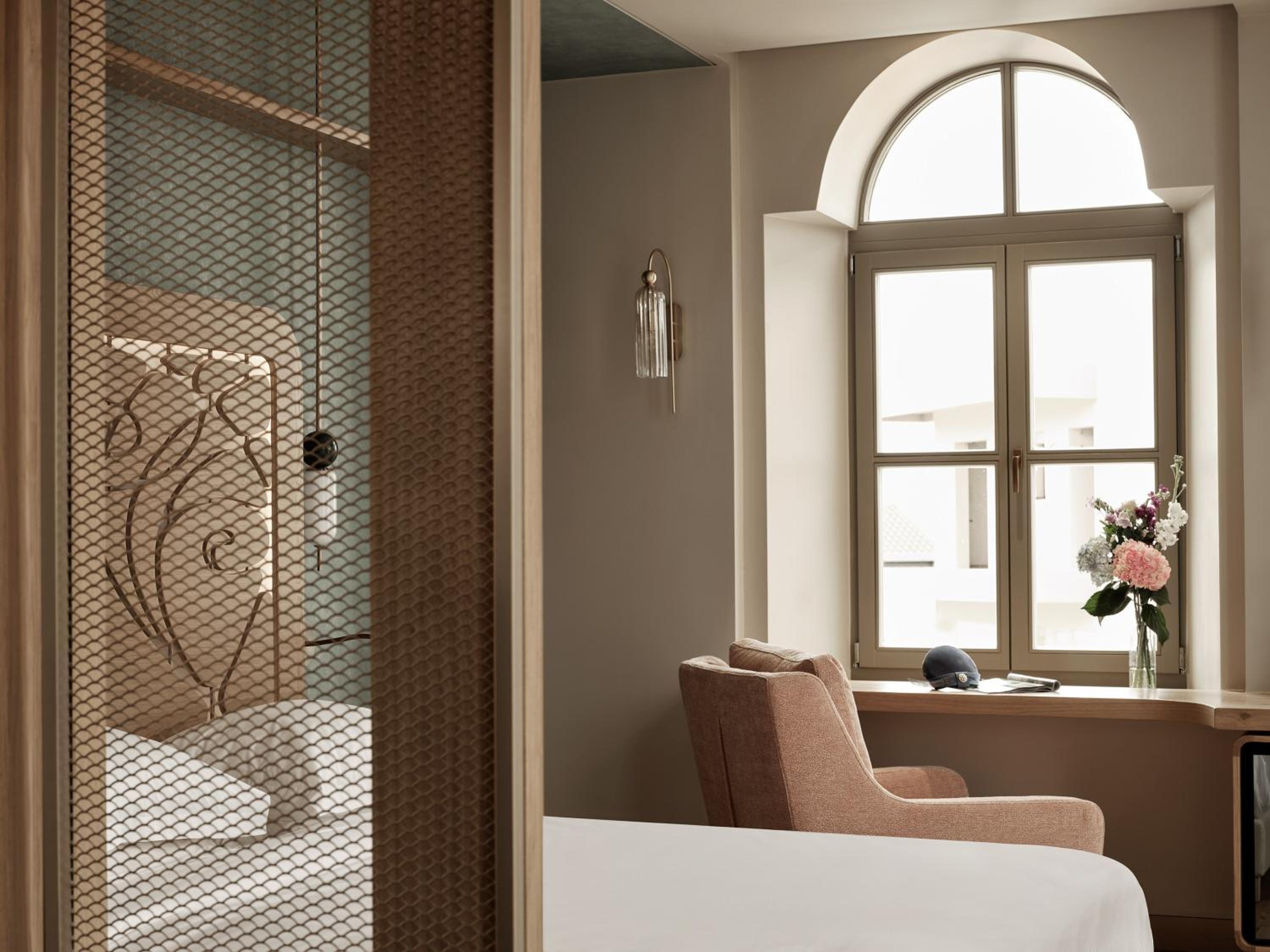 Executive Suite with Balcony & Halepa View photo 2