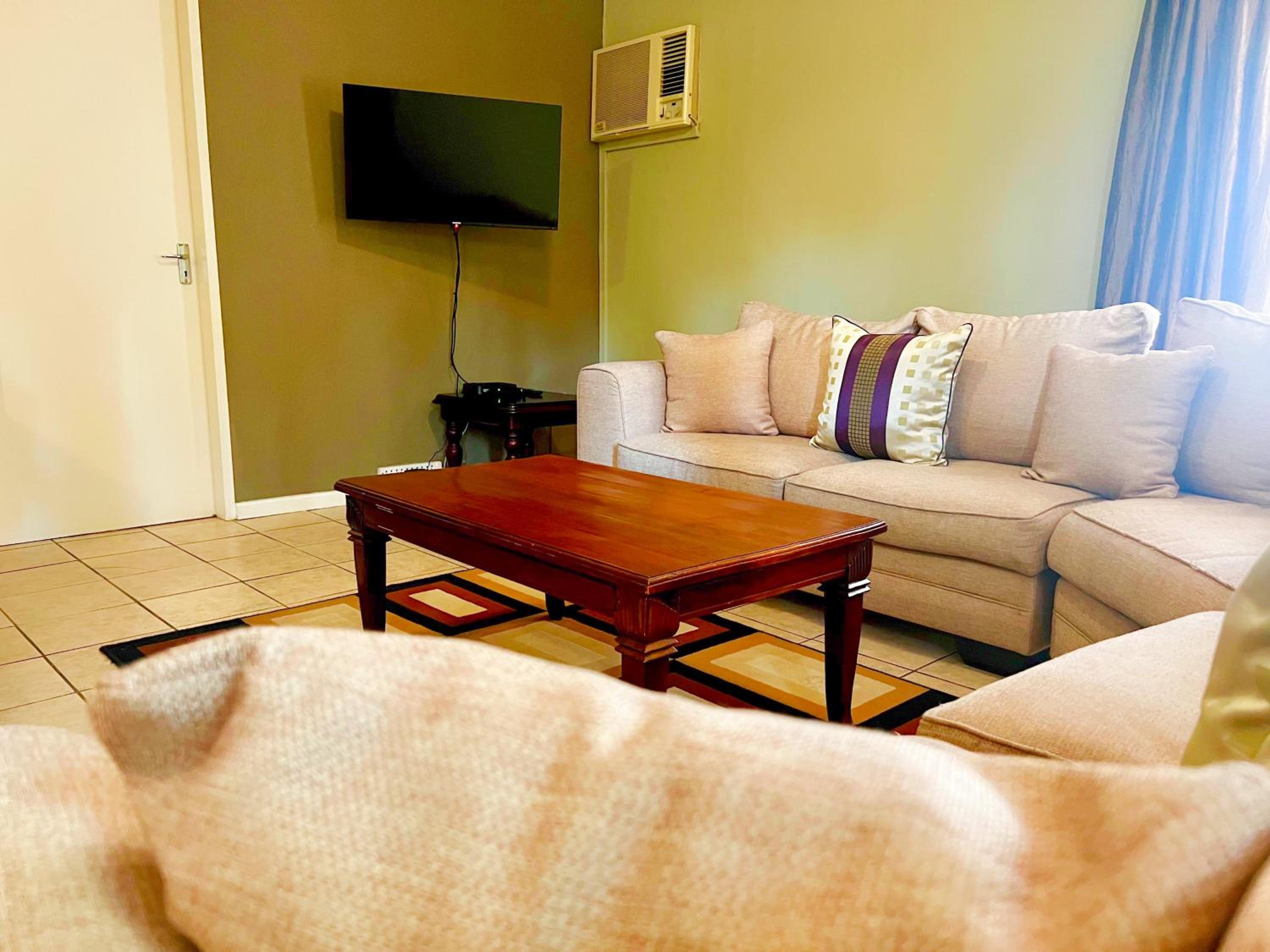 King Suite - Photo 5