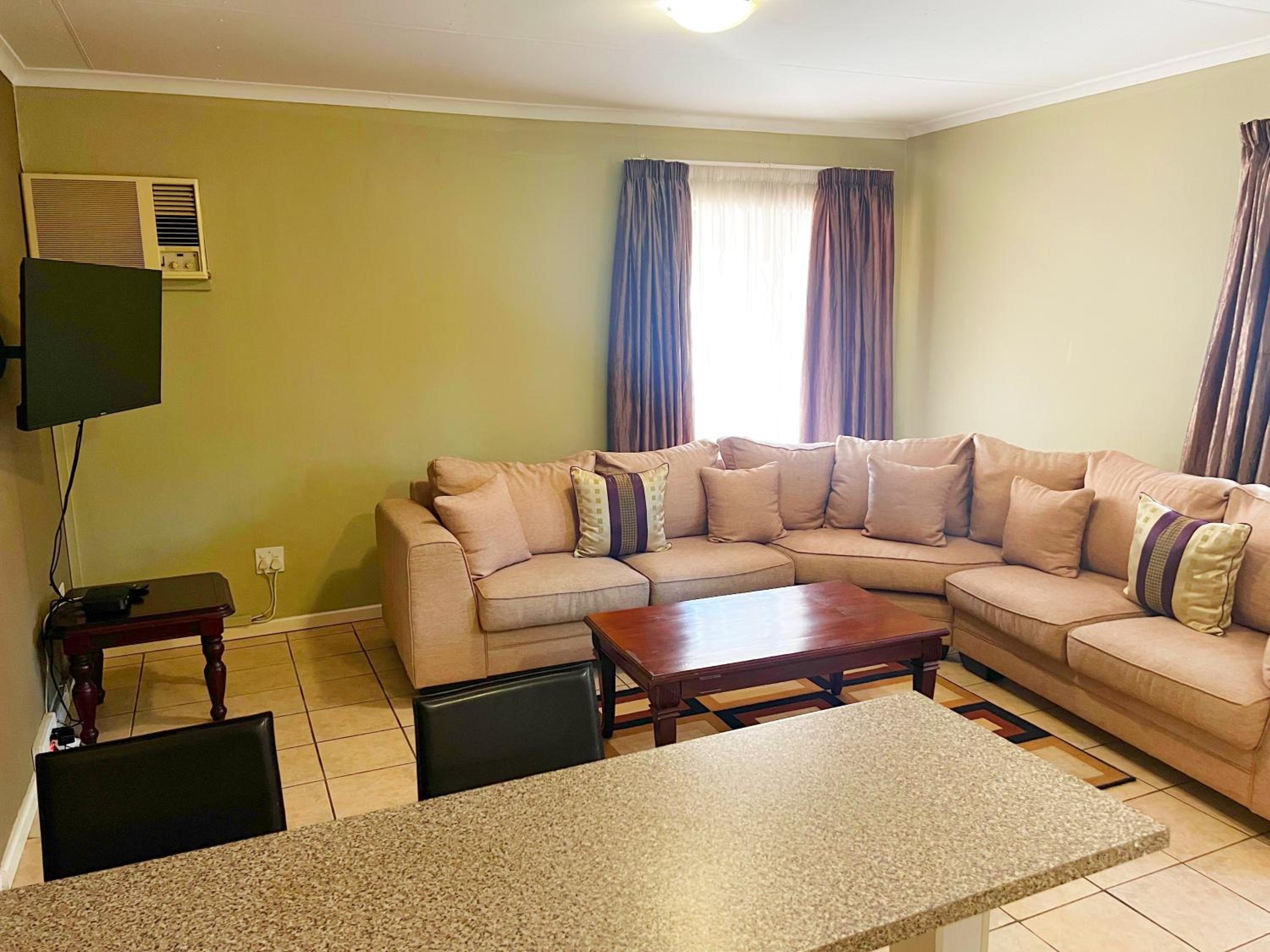 King Suite - Photo 1
