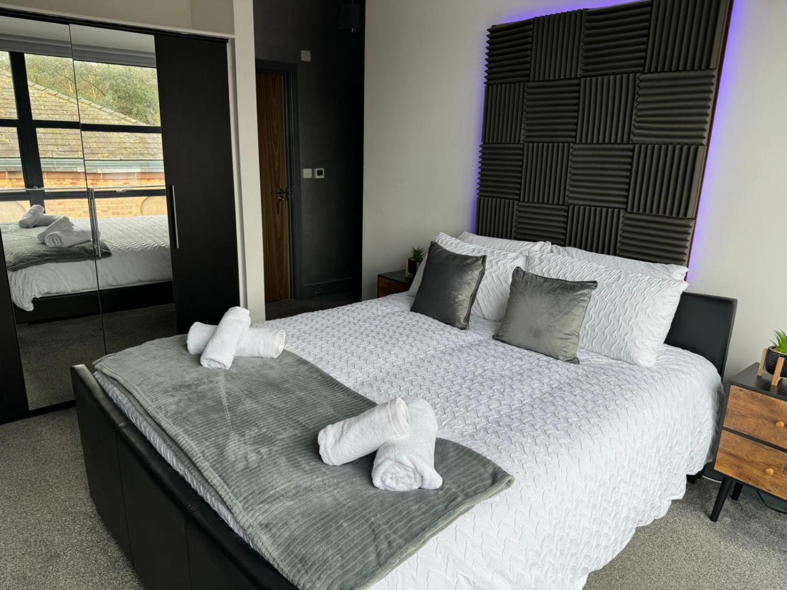 Two-Bedroom Apartment with Balcony and Sea View photo 1