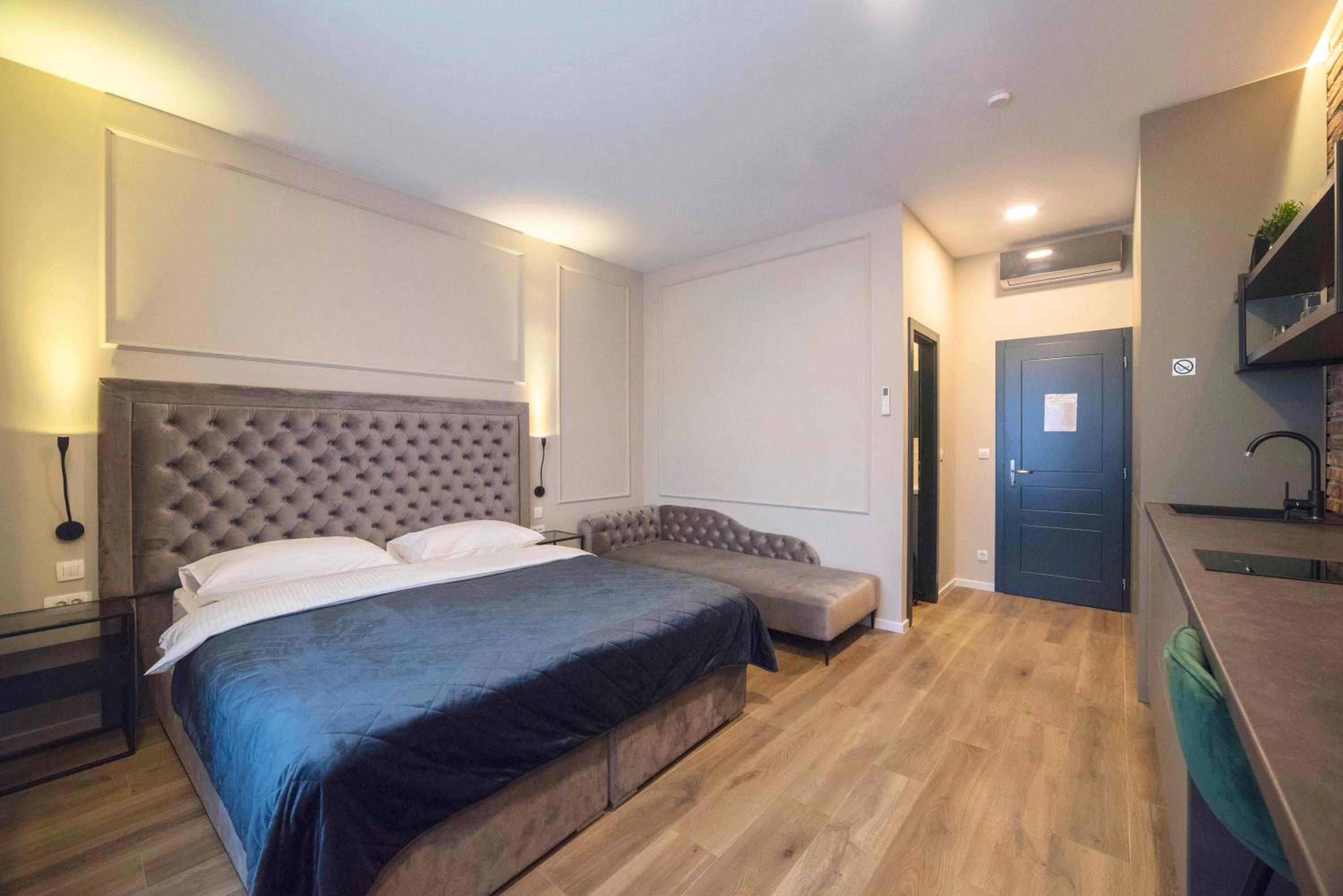 King Studio with Sofa Bed