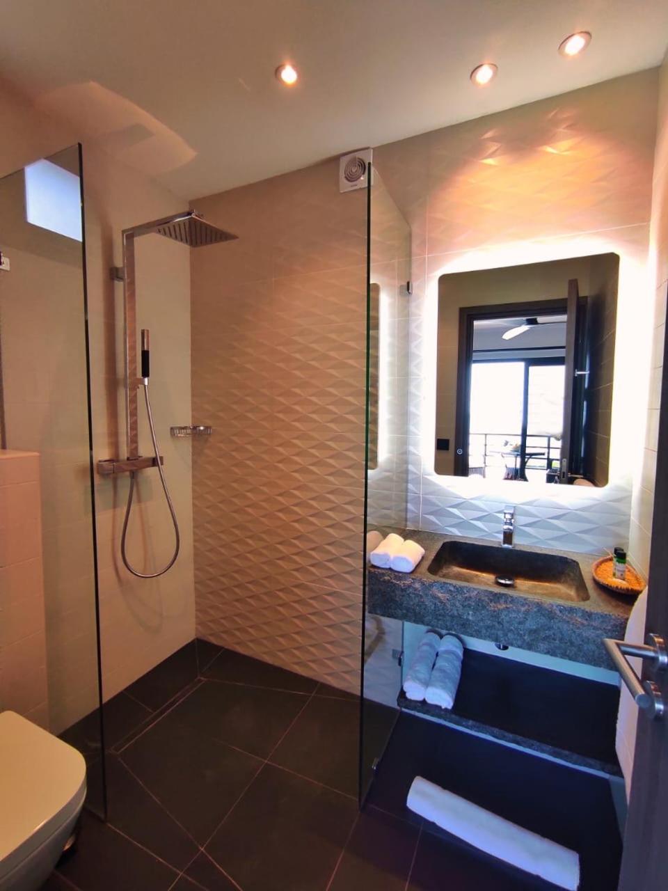 Double Room with Balcony and Sea View photo 2
