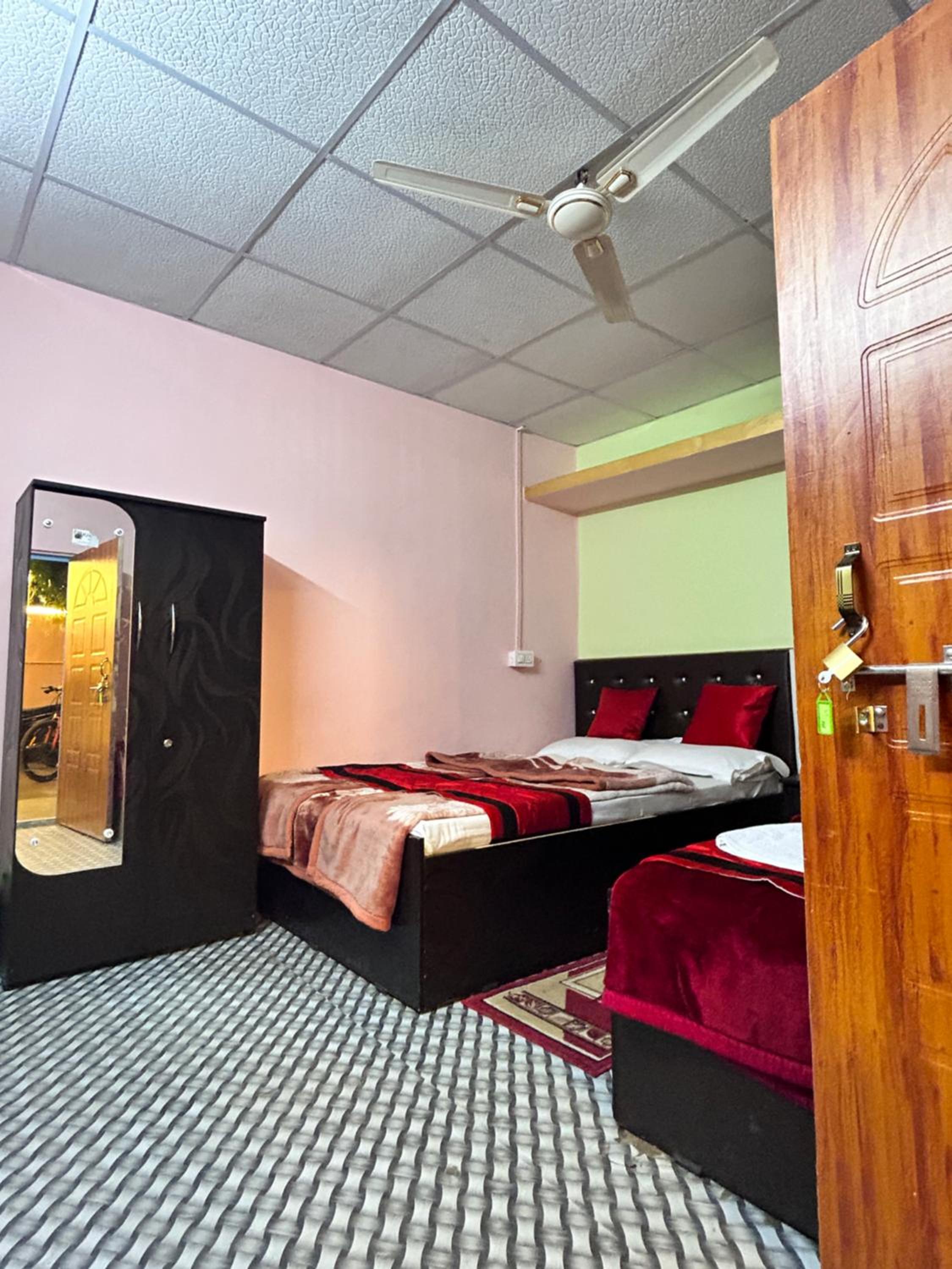 Budget Double Room - Photo 3