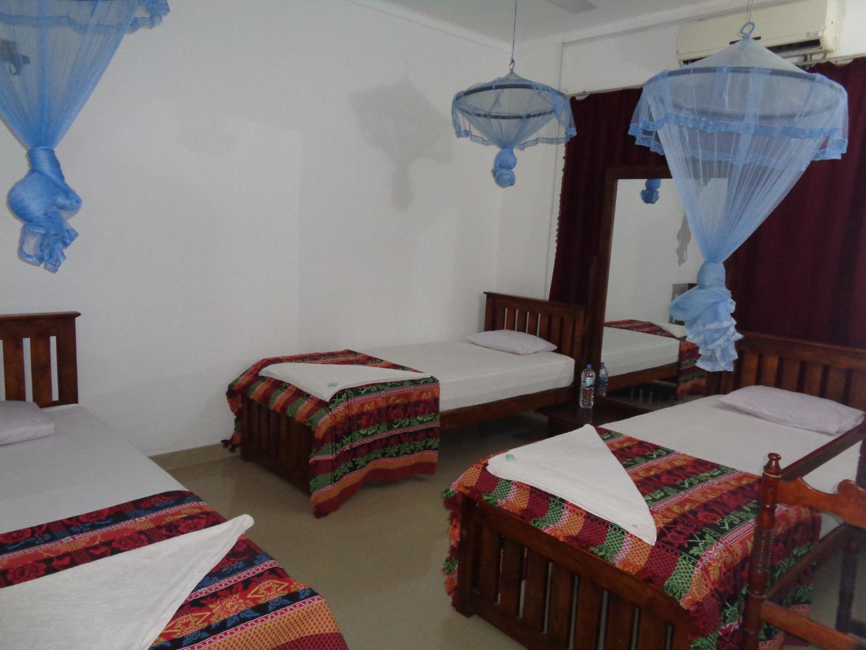 Basic Triple Room photo 1