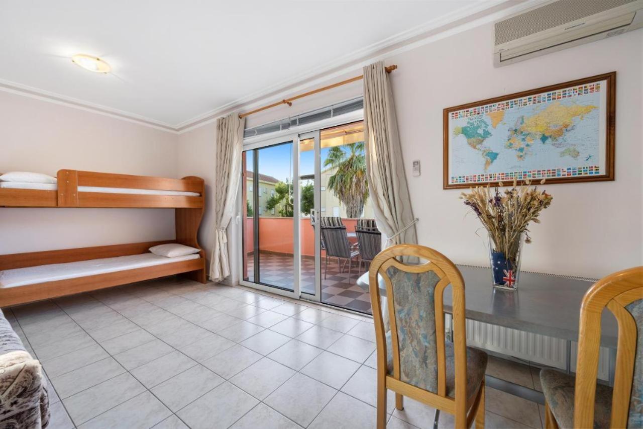 Apartment with Balcony photo 1