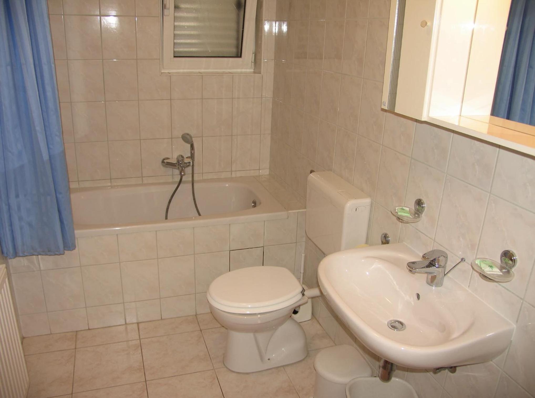 Apartment with Balcony photo 3