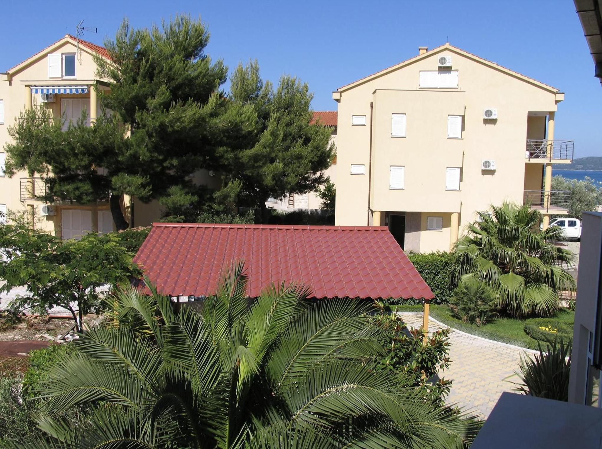 Apartment with Balcony photo 3