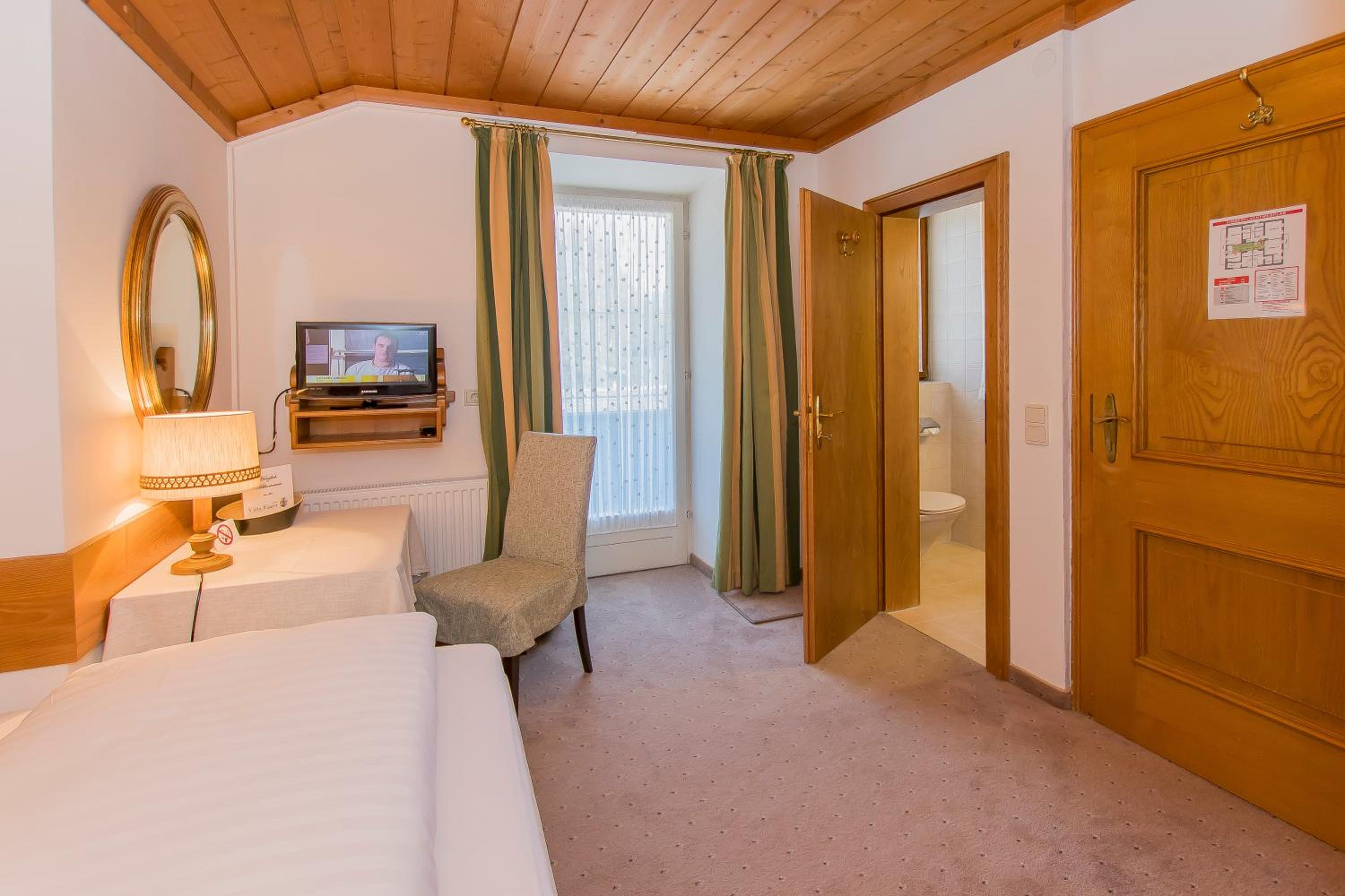 Single Room With Balcony photo 3