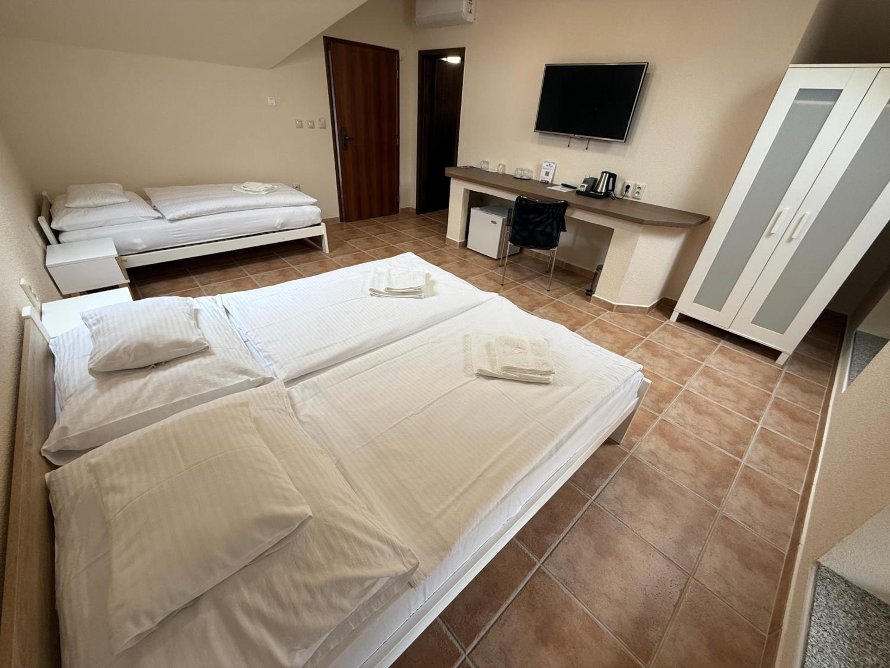 Triple Room photo 3