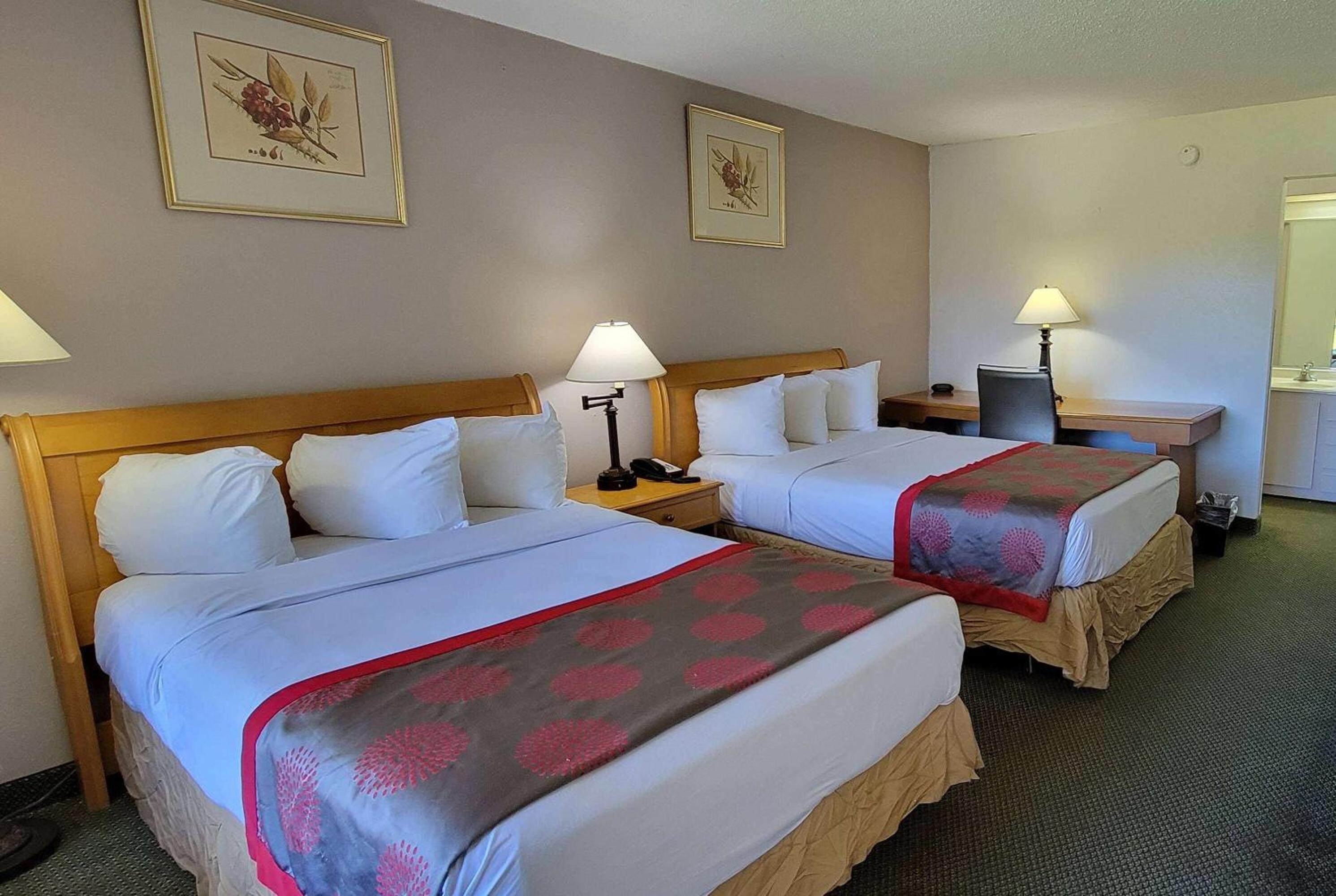 2 Double Beds, One Bedroom, Non-Smoking photo 1