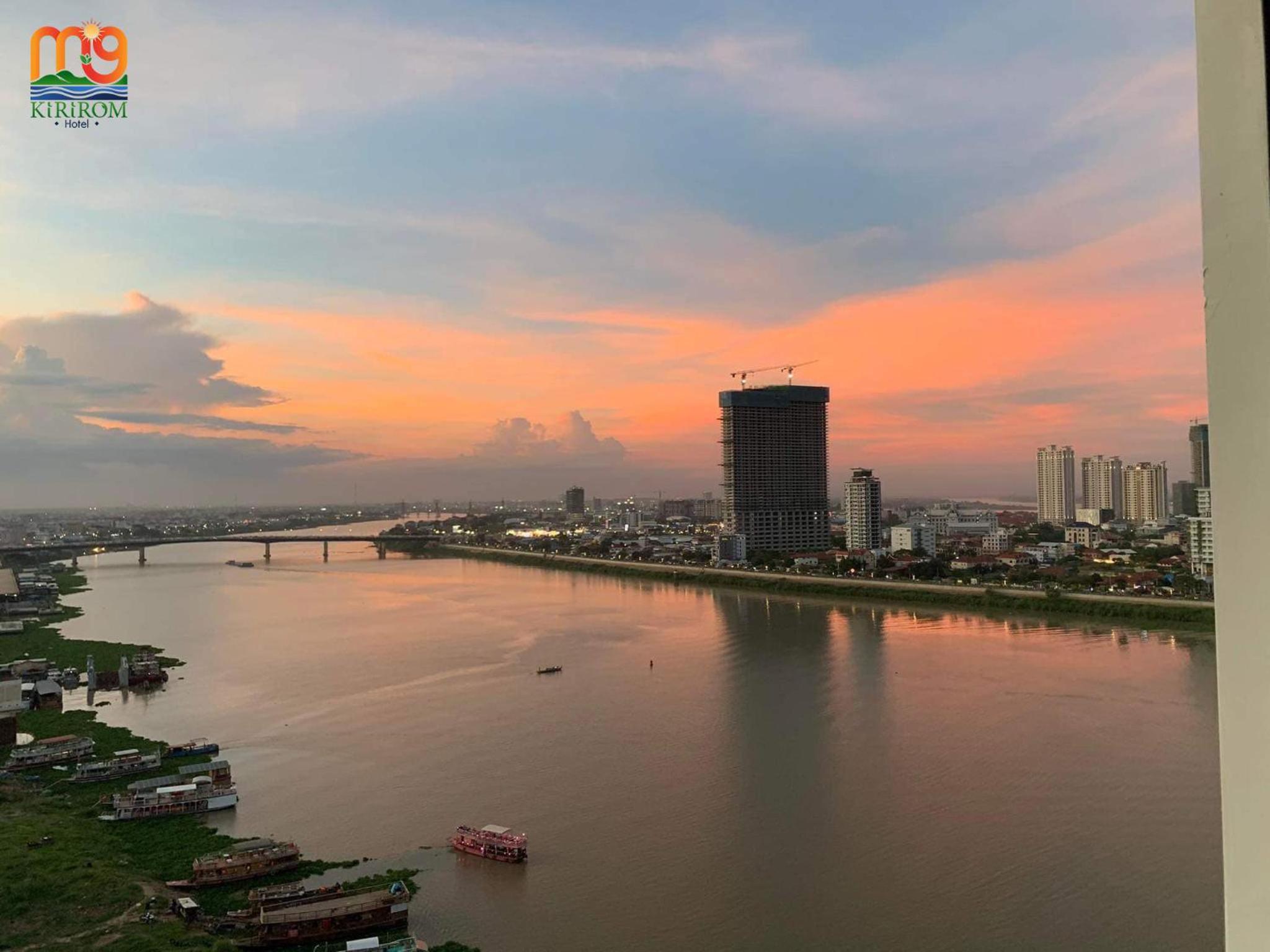 Premier King Balcony River View - Photo 1
