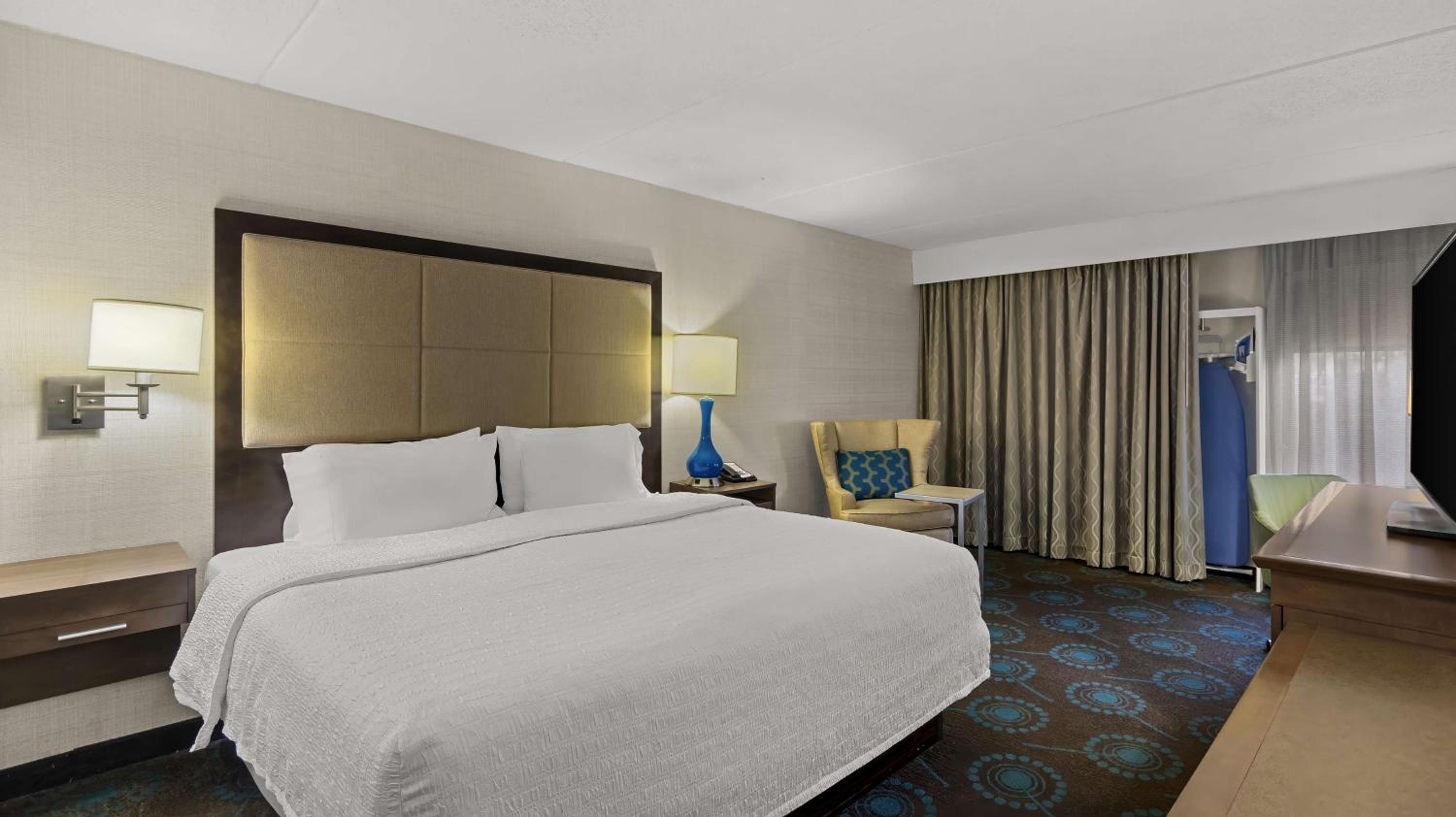 King Room with King Bed - Non-Smoking - Photo 1