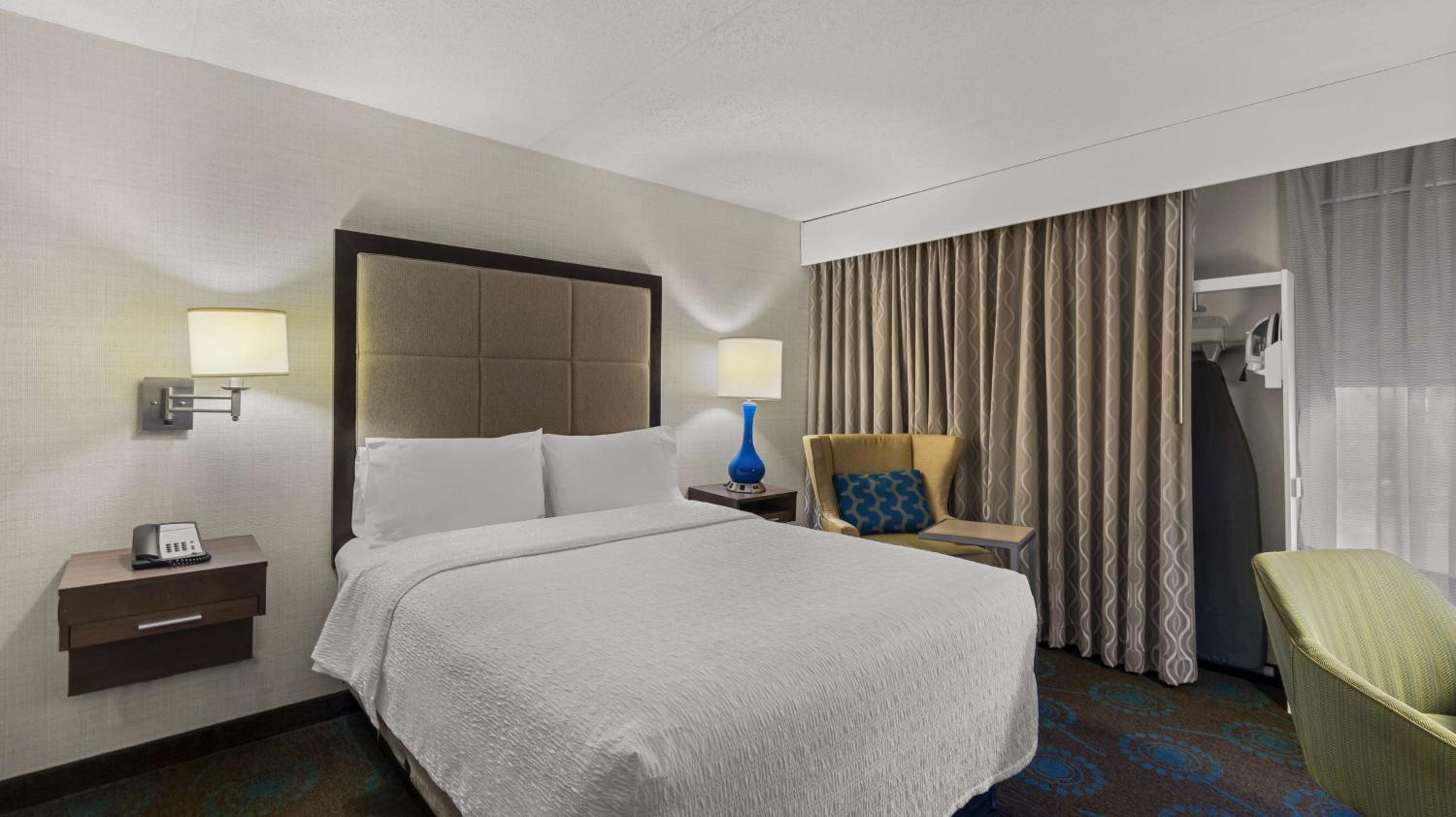 Queen Room with Mobility Access/Non-Smoking photo 1