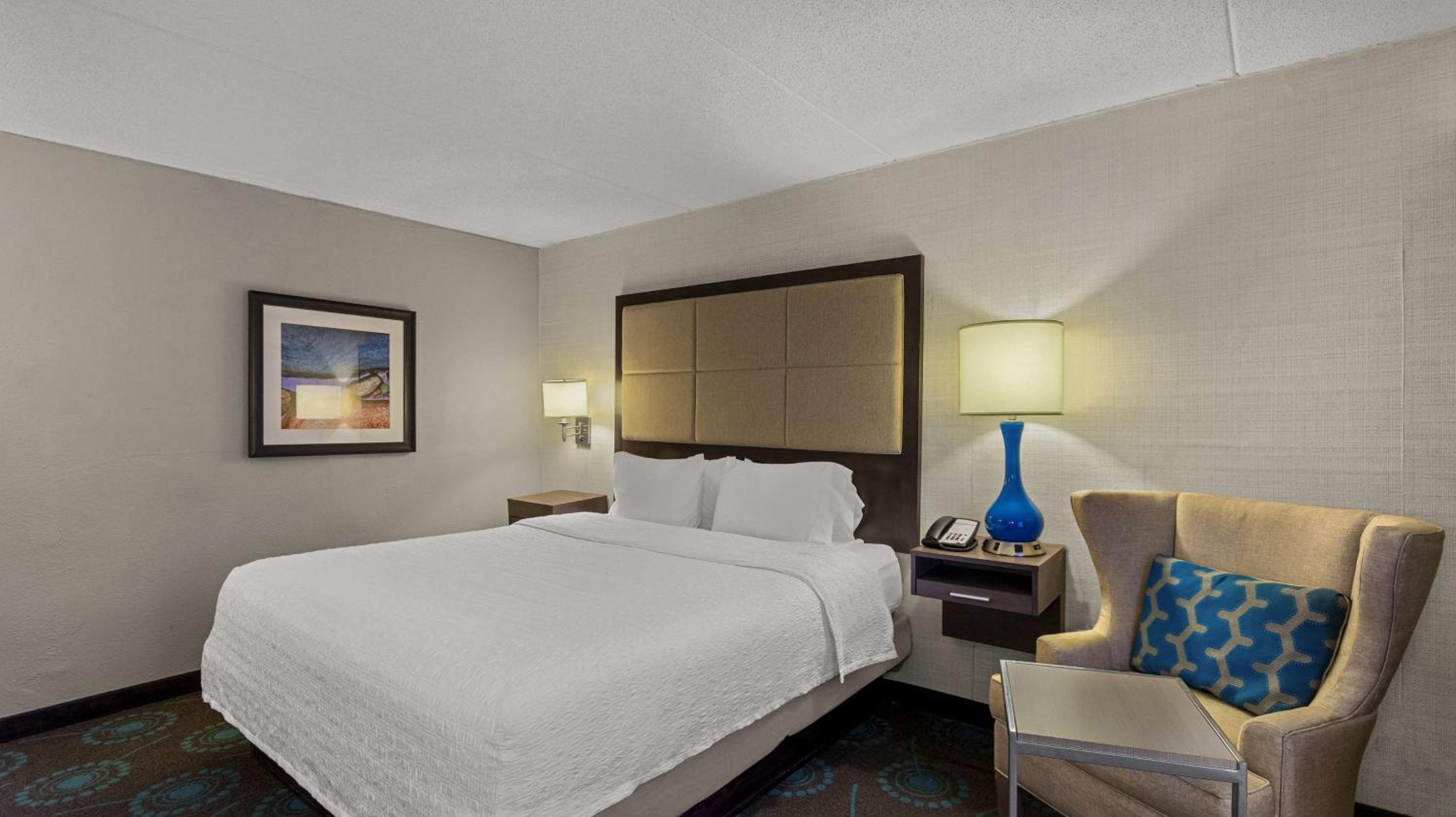 Deluxe King Room - Non-Smoking - Photo 6