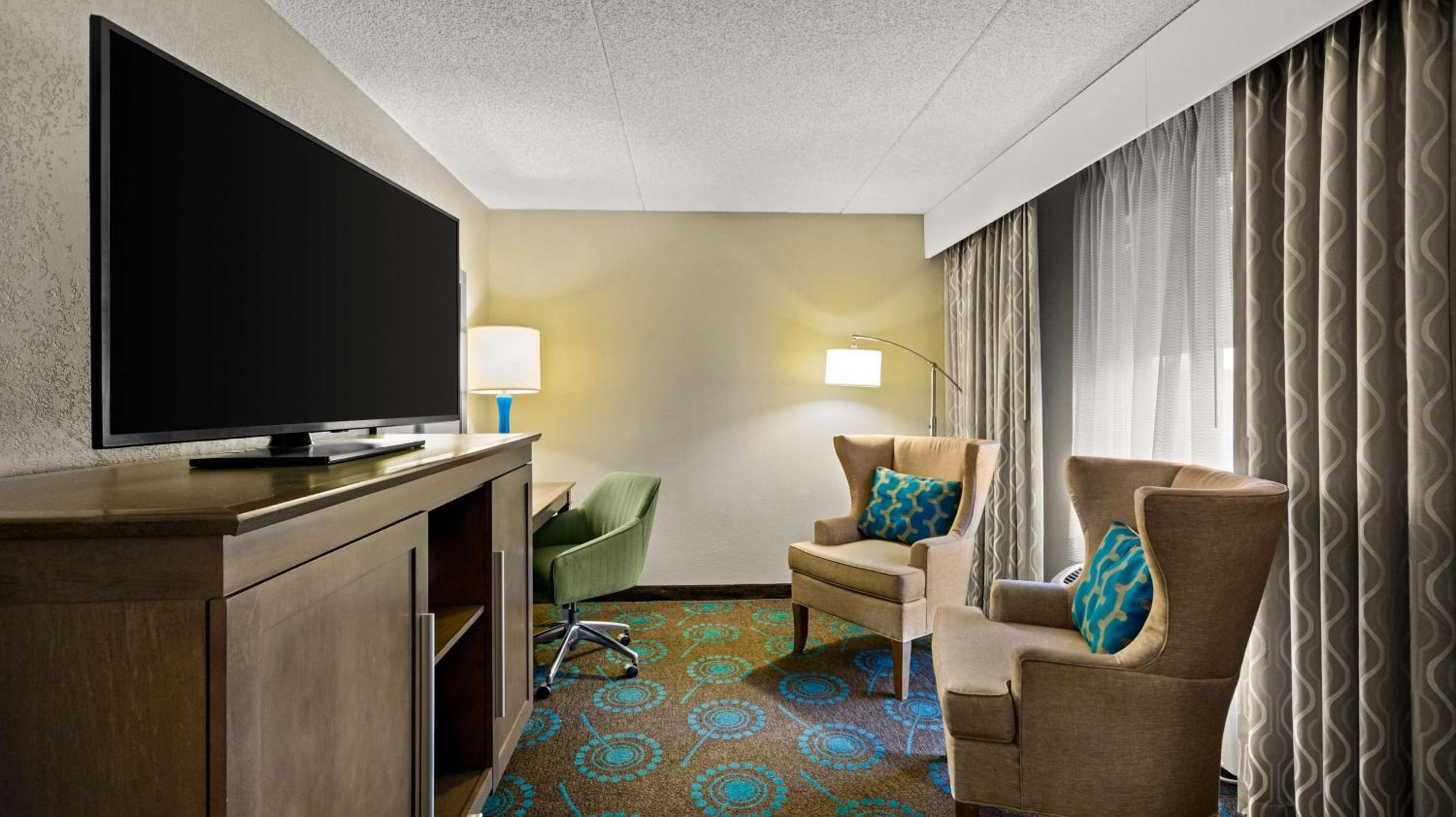 One-Bedroom King Suite - Non-Smoking - Photo 3