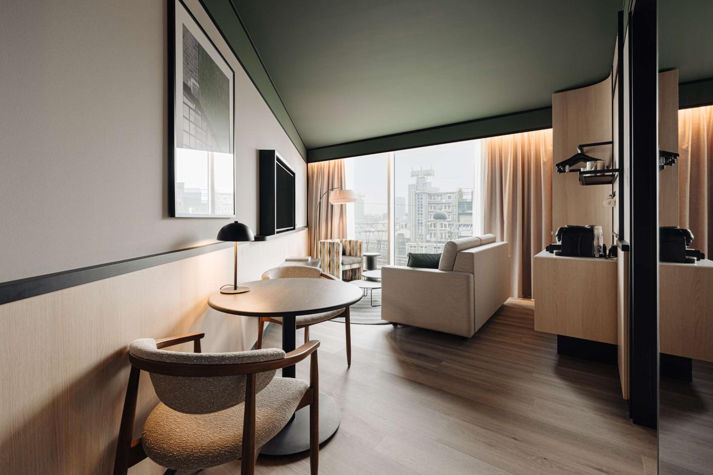 One-Bedroom Superior Suite