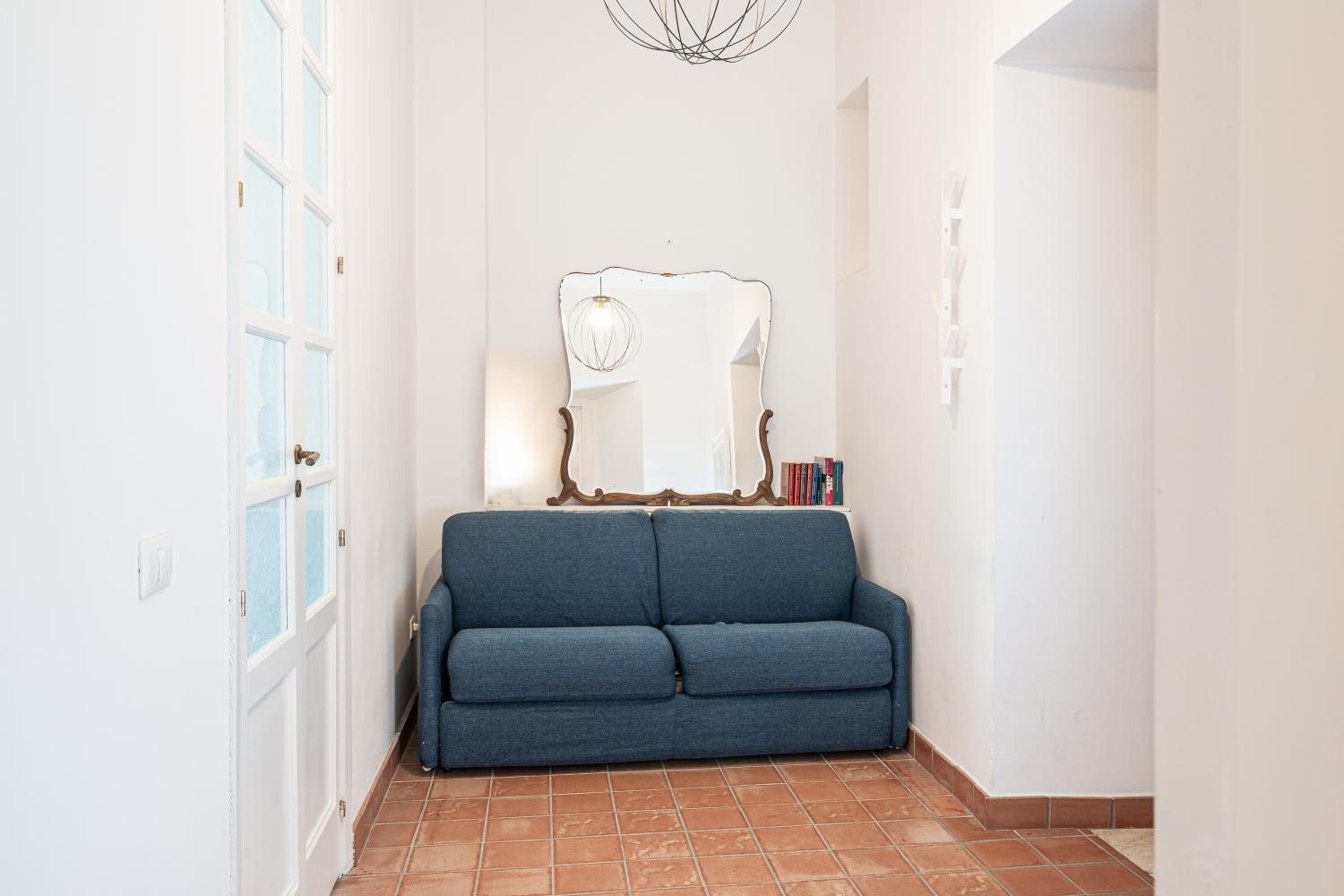 Deluxe Two-Bedroom Apartment - Photo 3