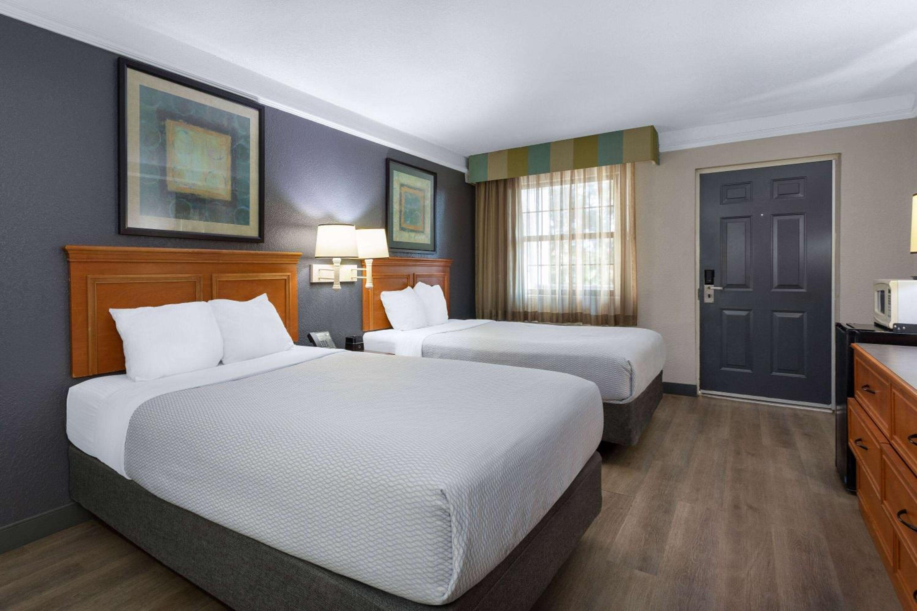 Double Room with Two Double Beds - Non-Smoking - Photo 3