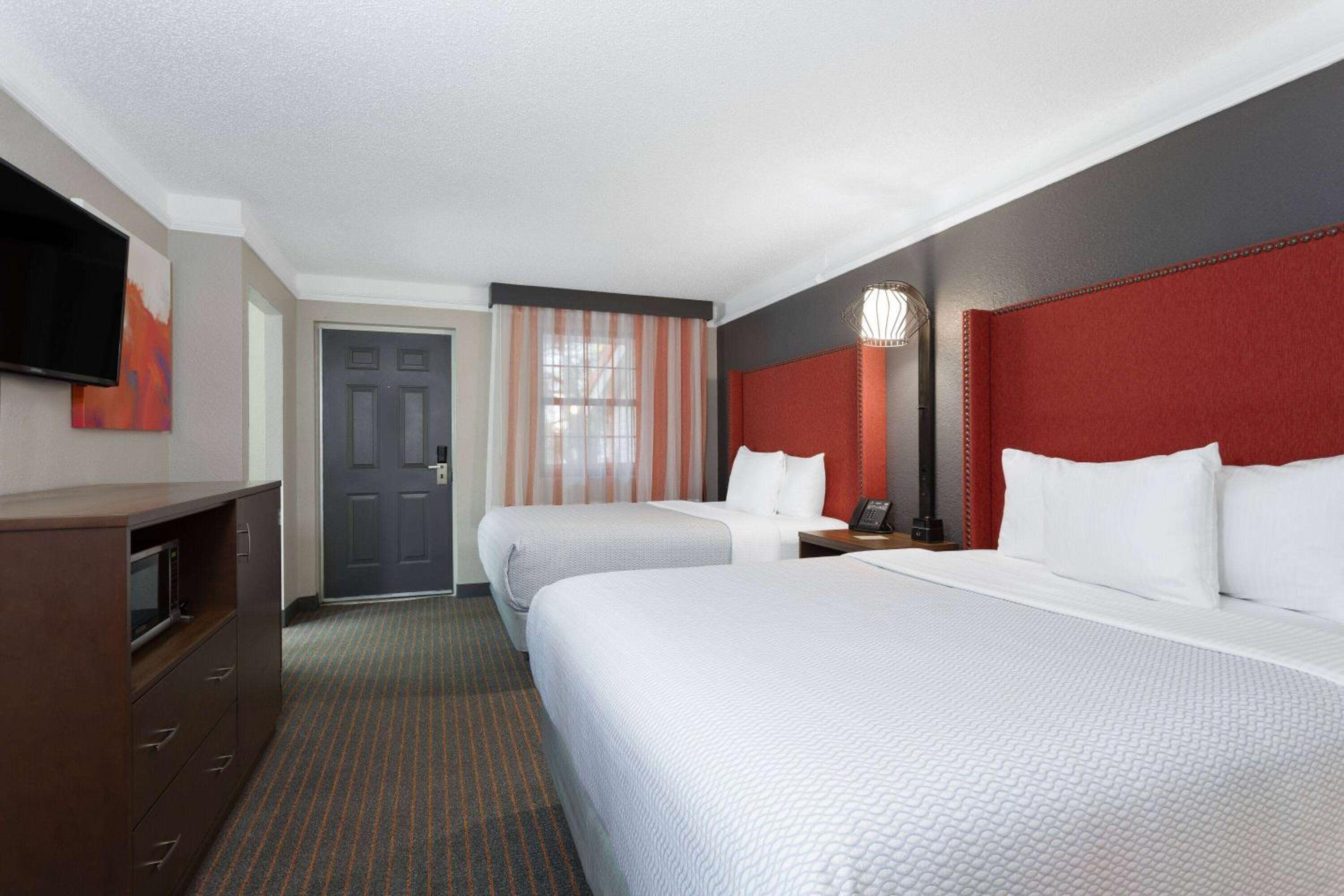 Queen Room with Two Queen Beds - Non-Smoking - Photo 1