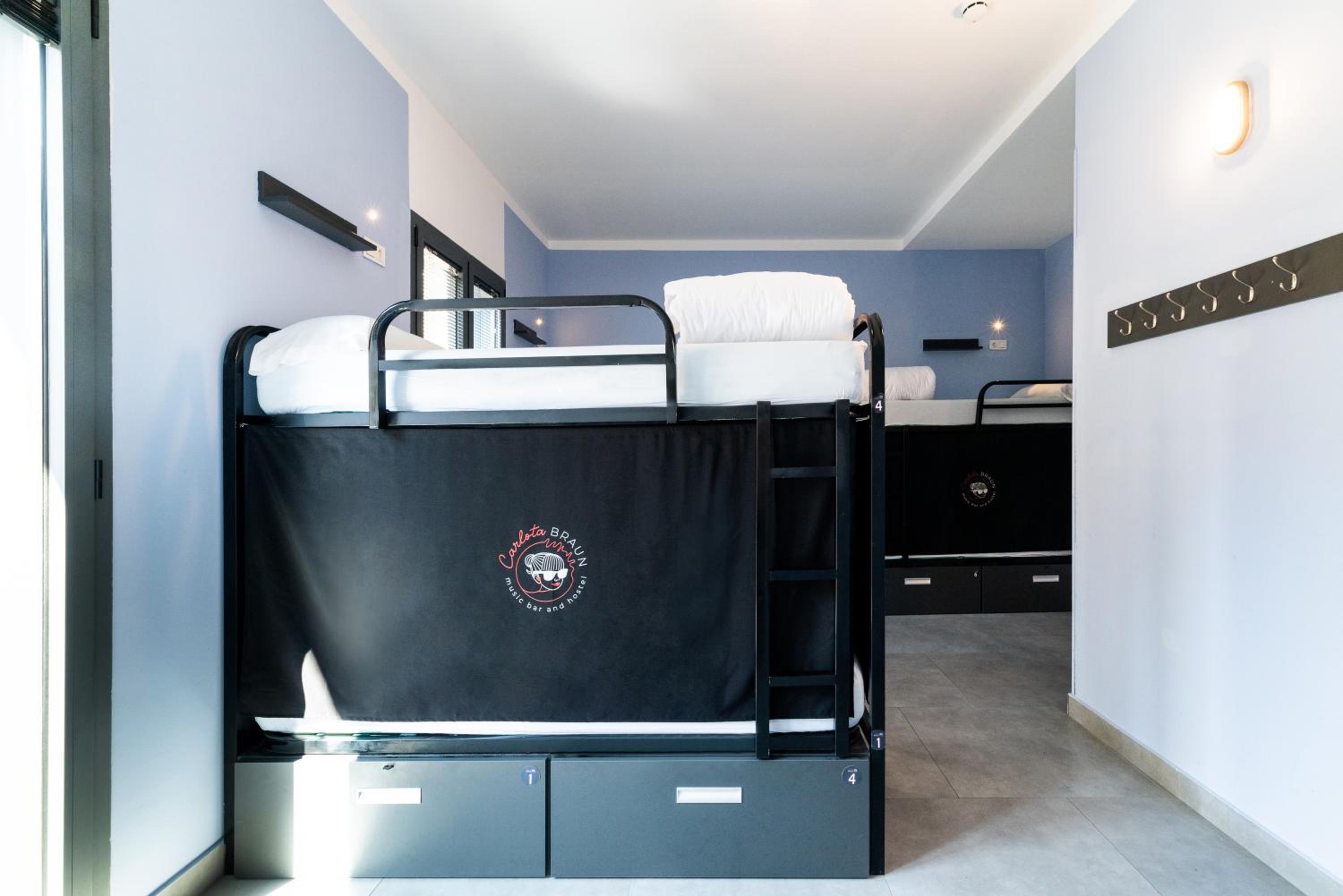 Cama en habitación compartida de 6 camas