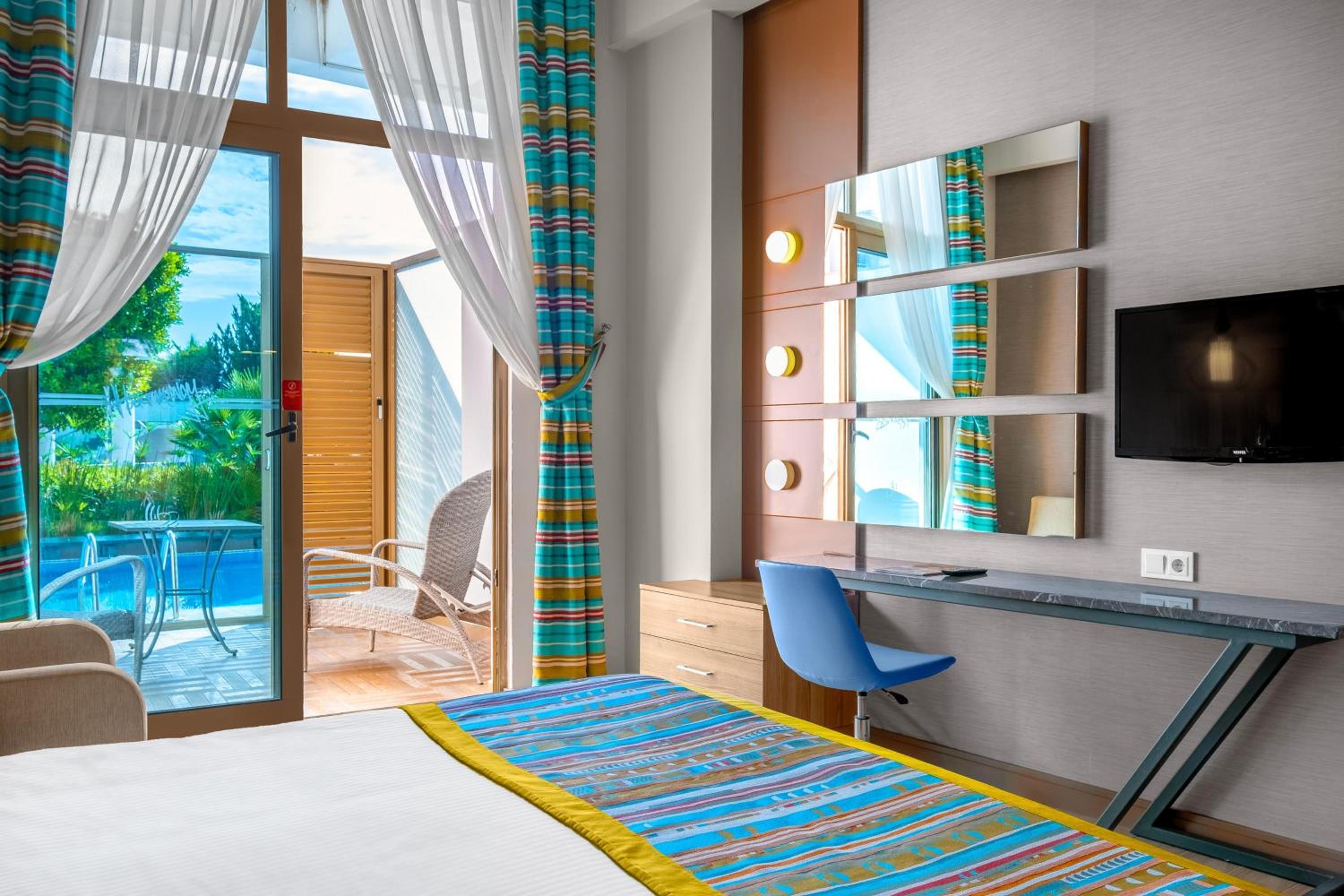 Chambre Double - Vue sur Piscine