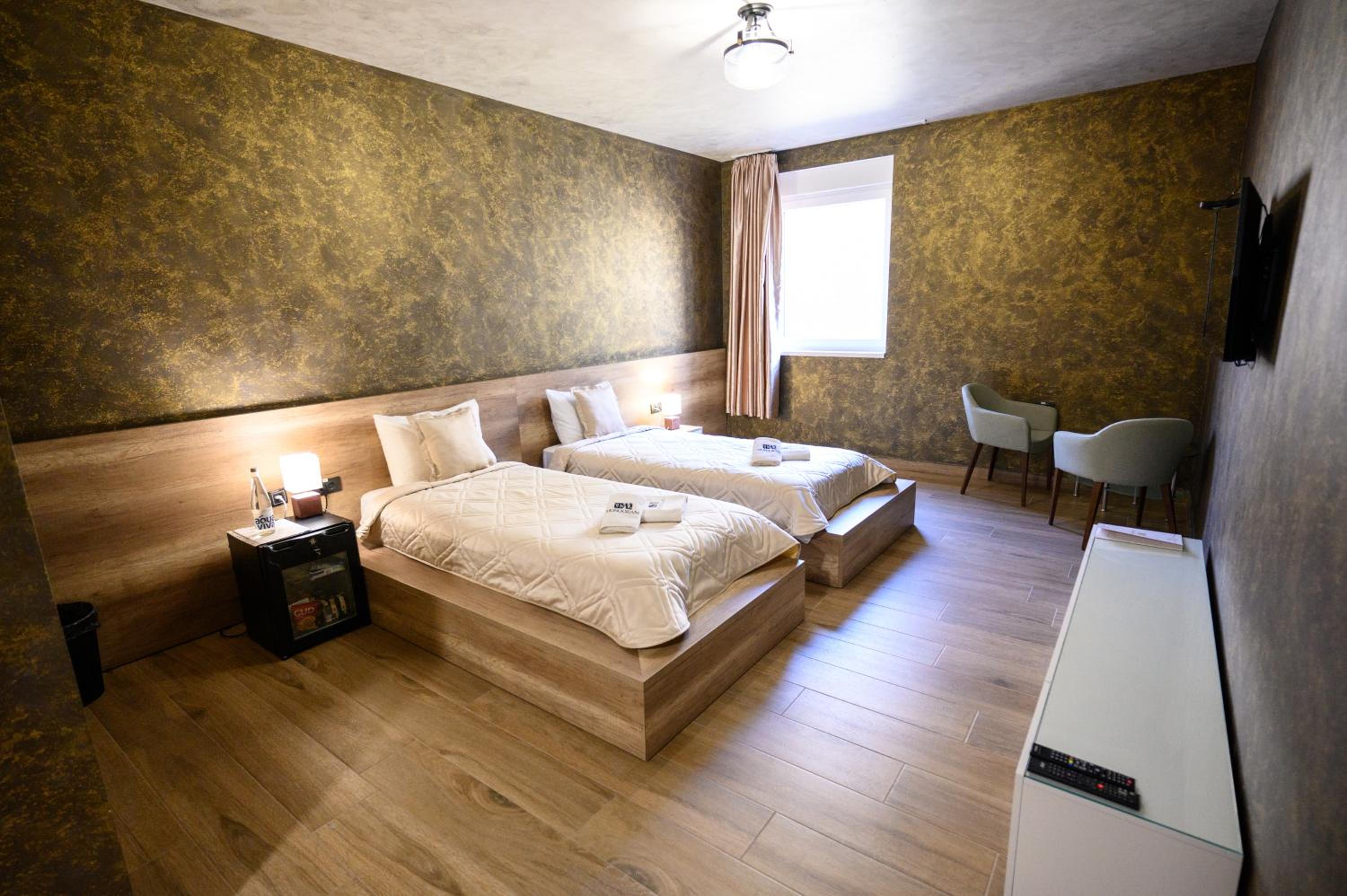 Twin Room - Photo 2