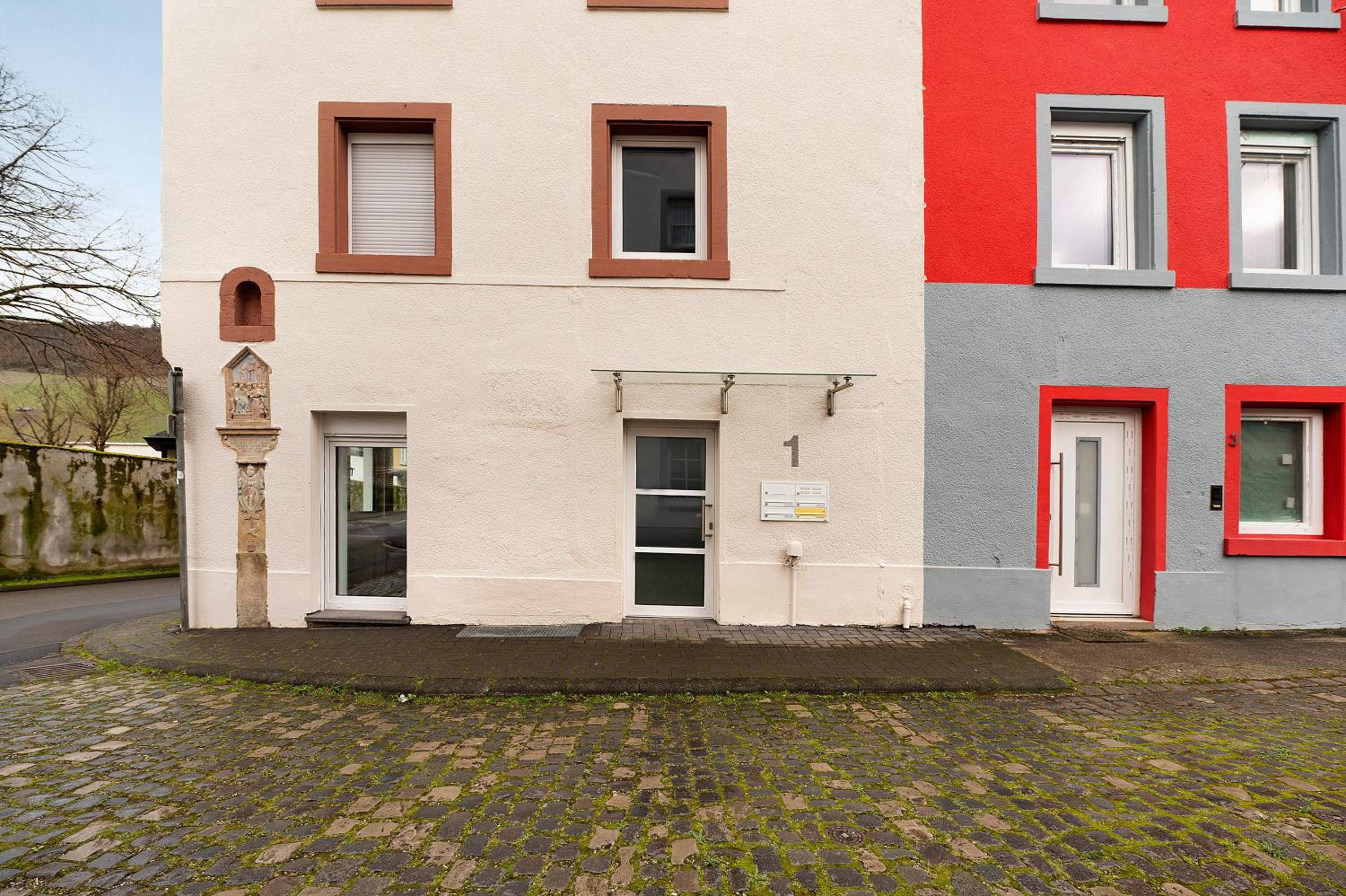 Two-Bedroom Apartment with Mountain View photo 3