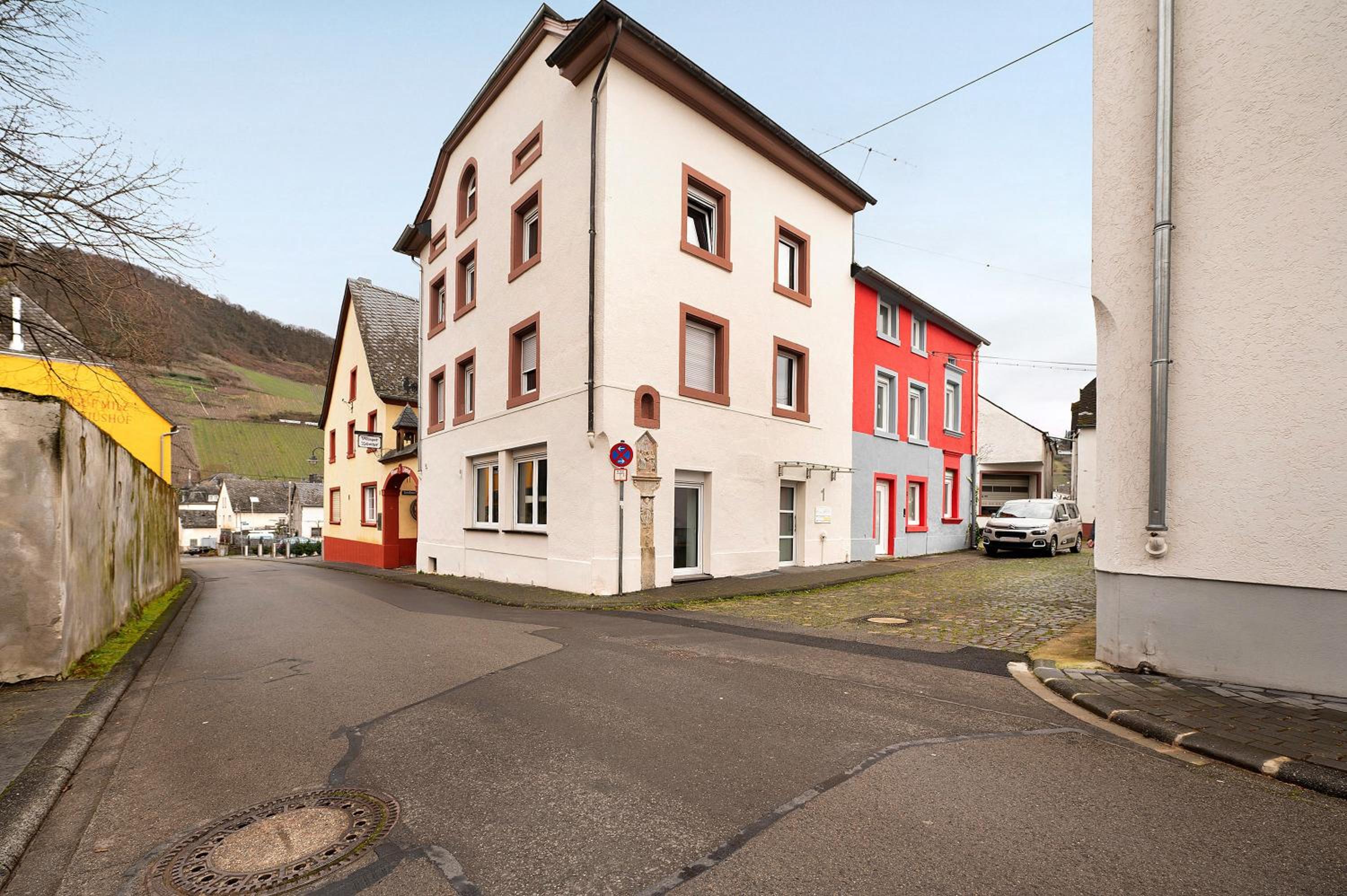 Two-Bedroom Apartment with Mountain View photo 2
