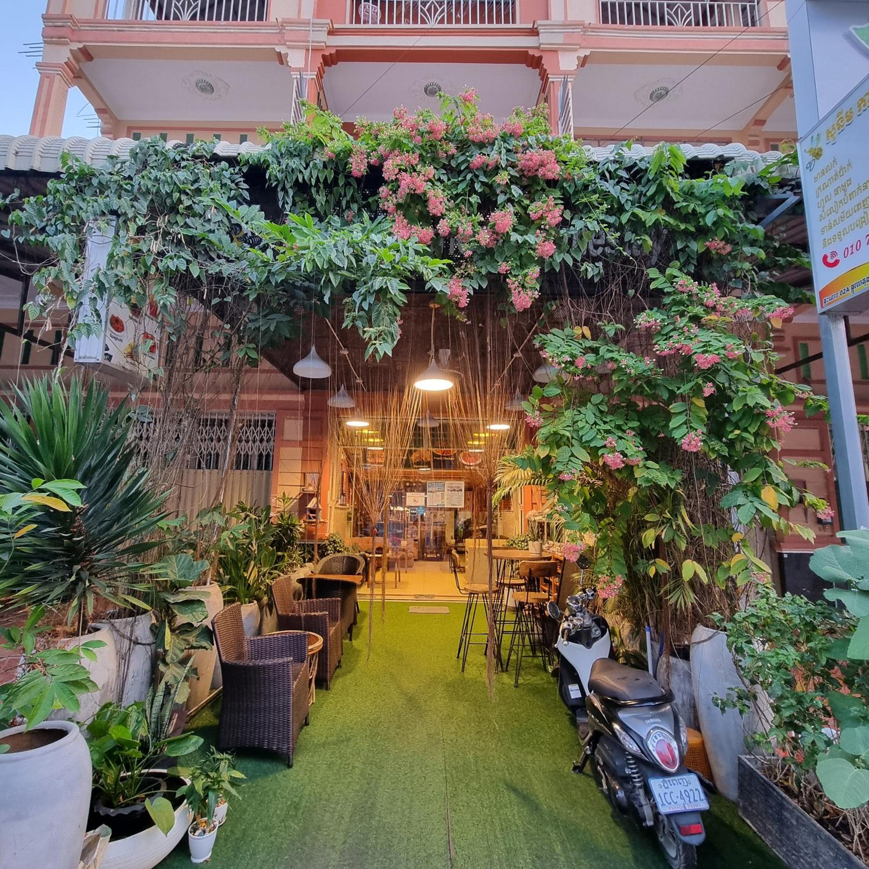 King Room with Balcony - Photo 31