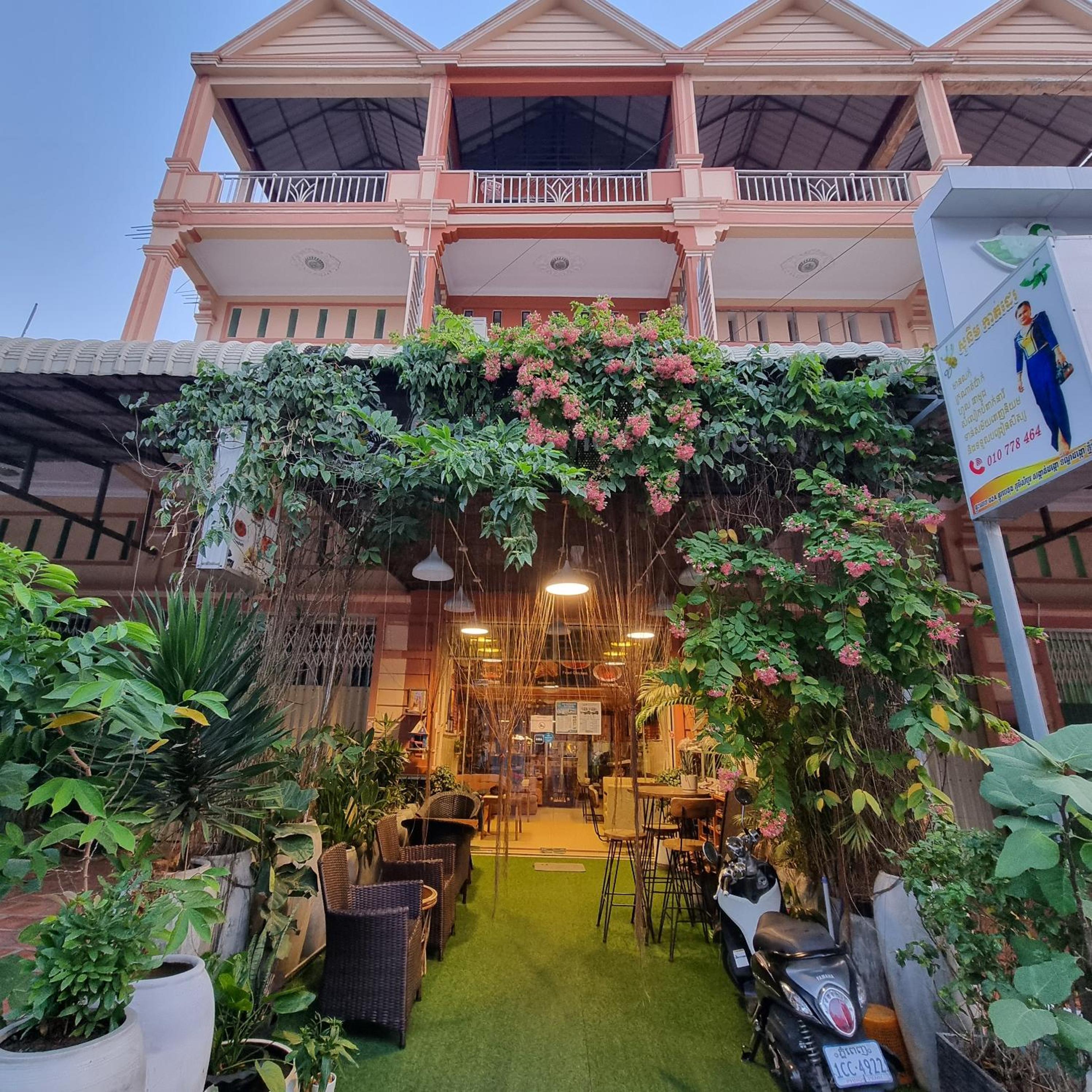 King Room with Balcony - Photo 32