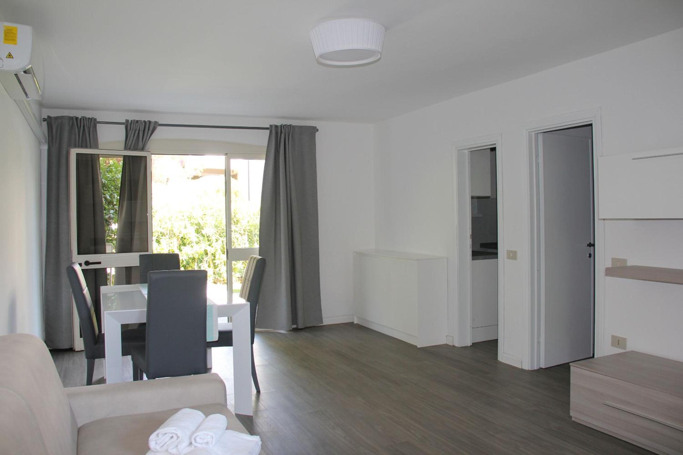 Apartment - Ground Floor - Photo 2