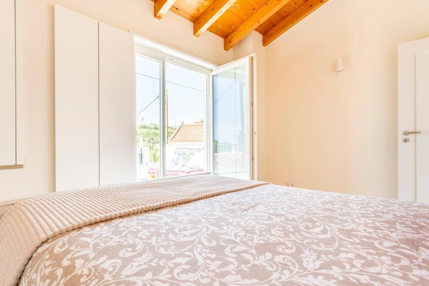 Three-Bedroom House photo 2