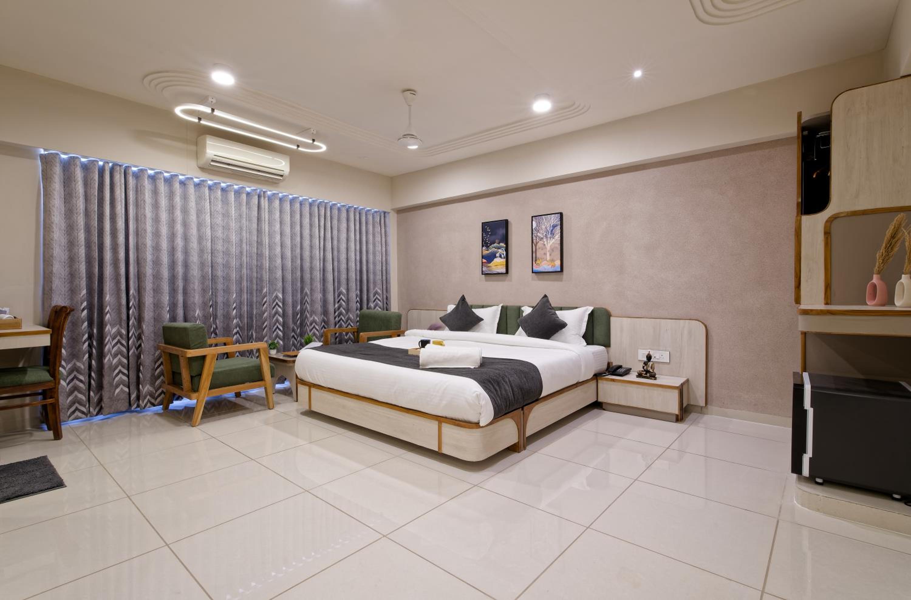 Superior King Room