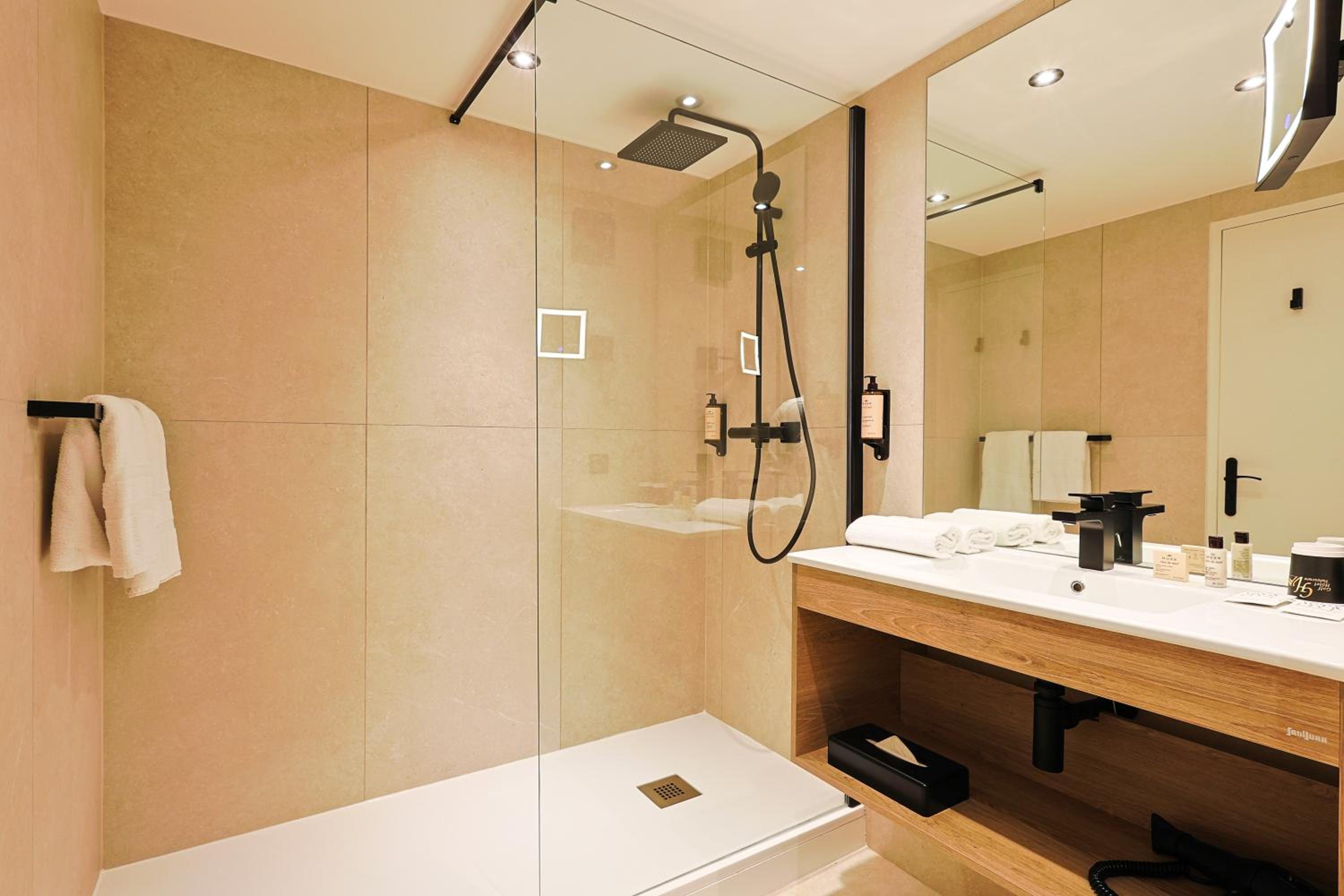 Charm Double Room - Photo 8