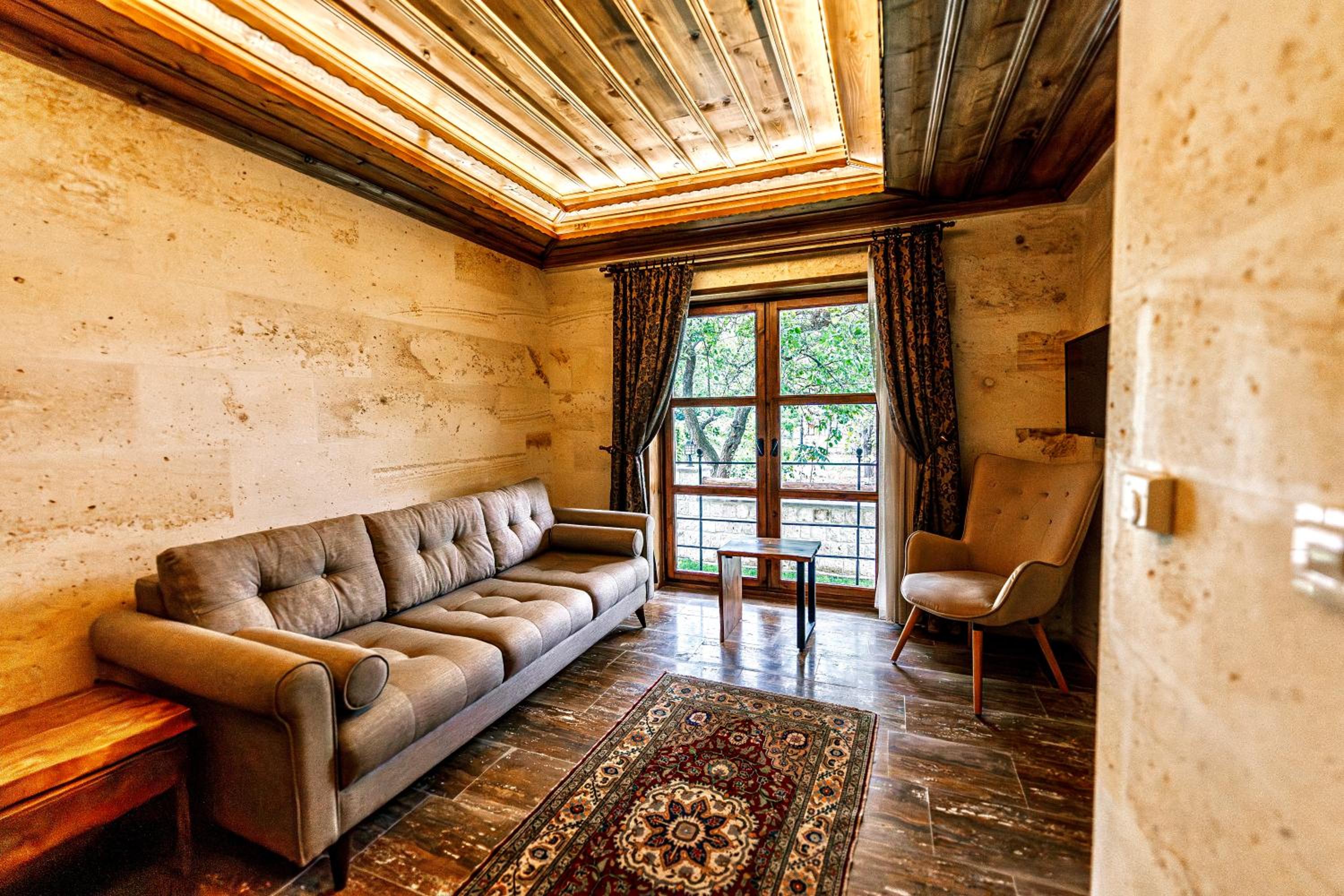 Family Room with Bath - Photo 4