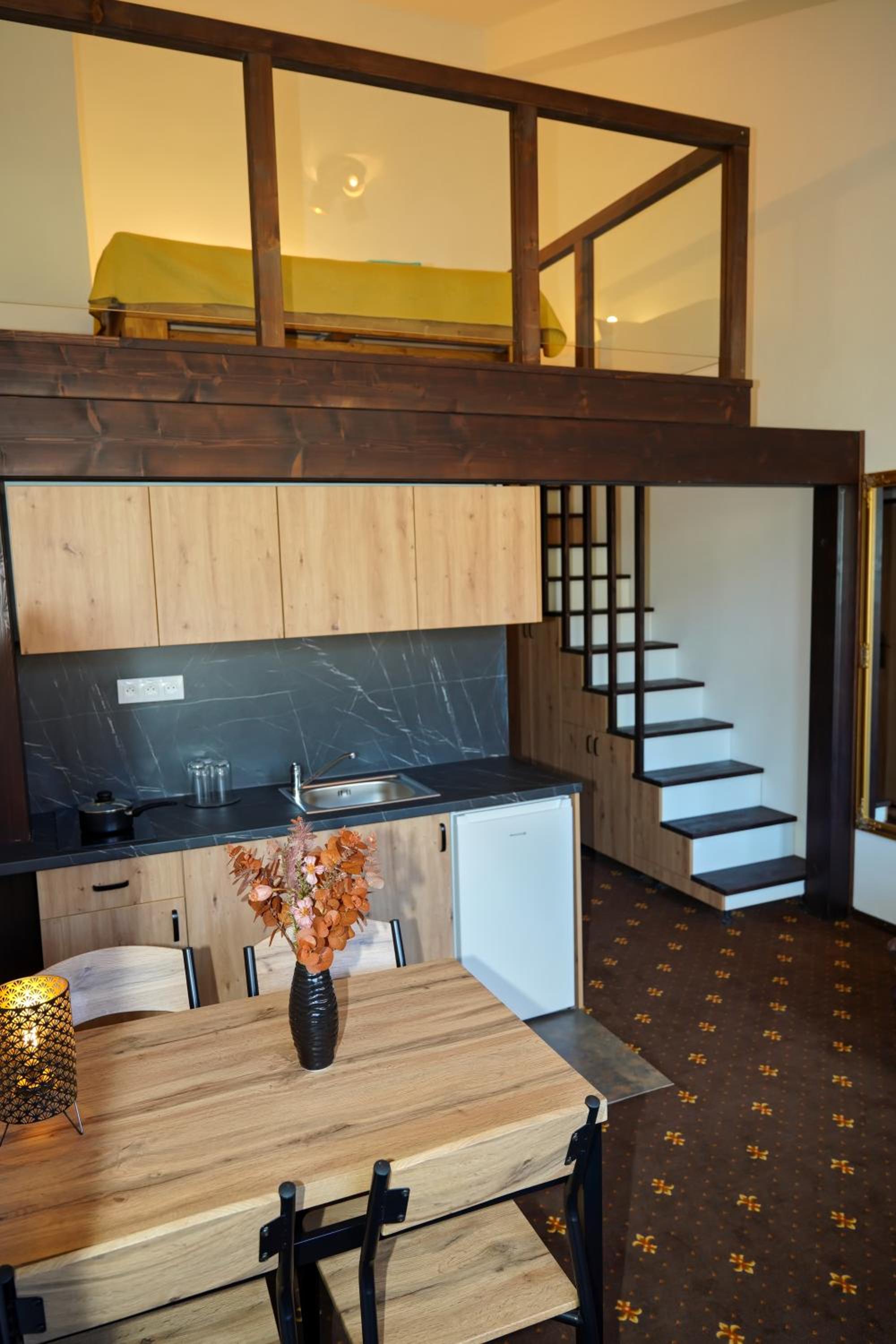 Studio - Split Level photo 1