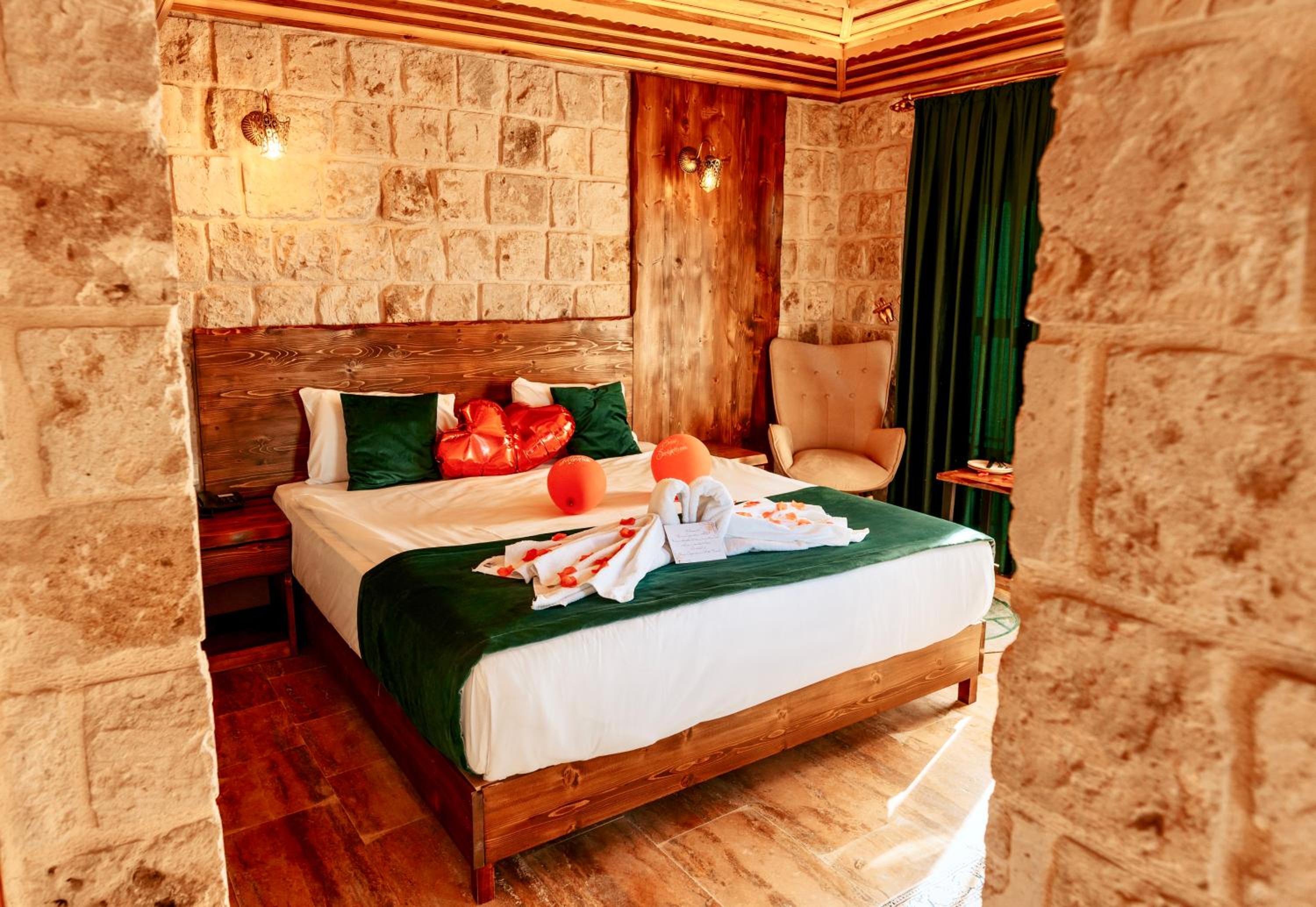 Large Double Room - Photo 11