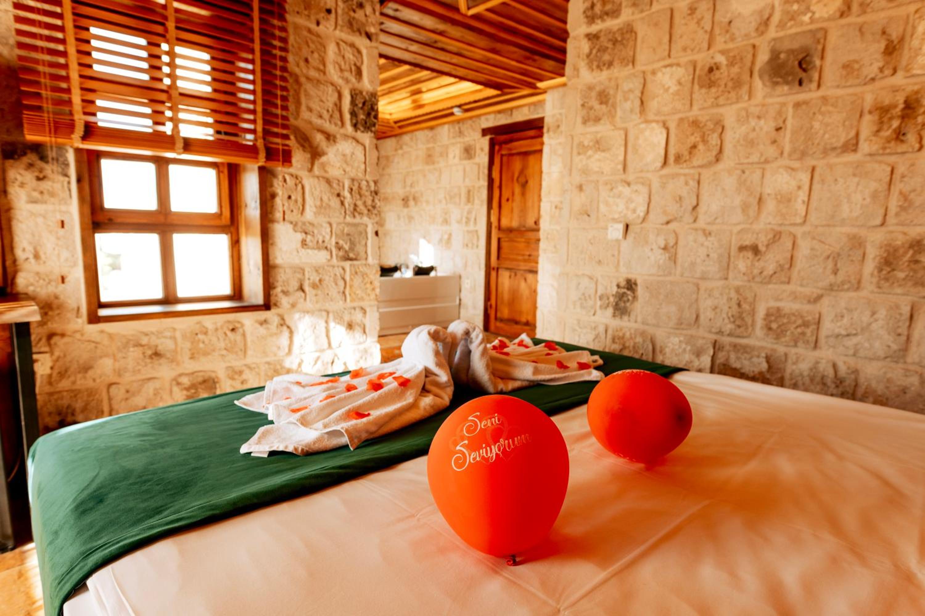 Large Double Room - Photo 10