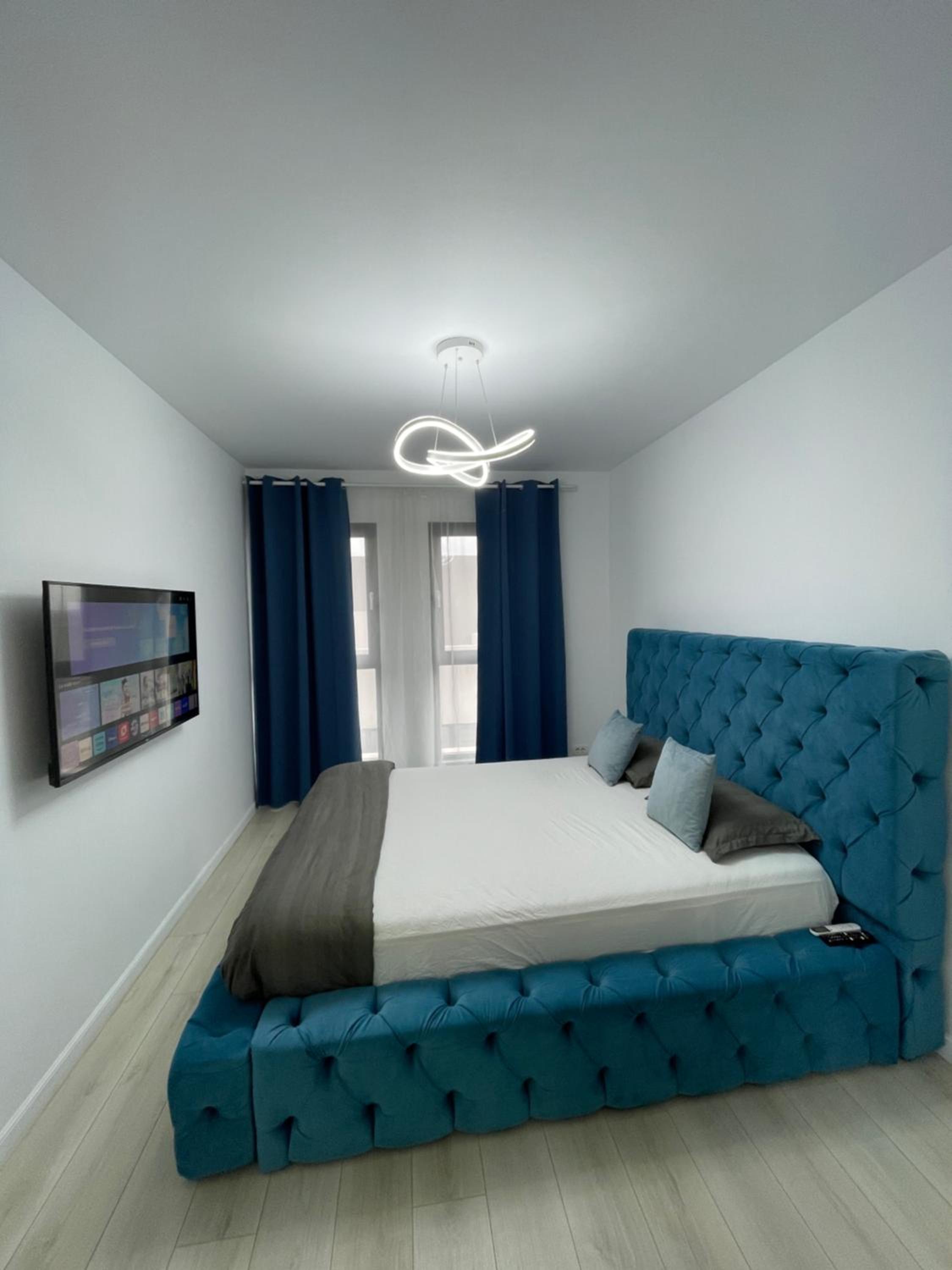 One-Bedroom Apartment photo 1