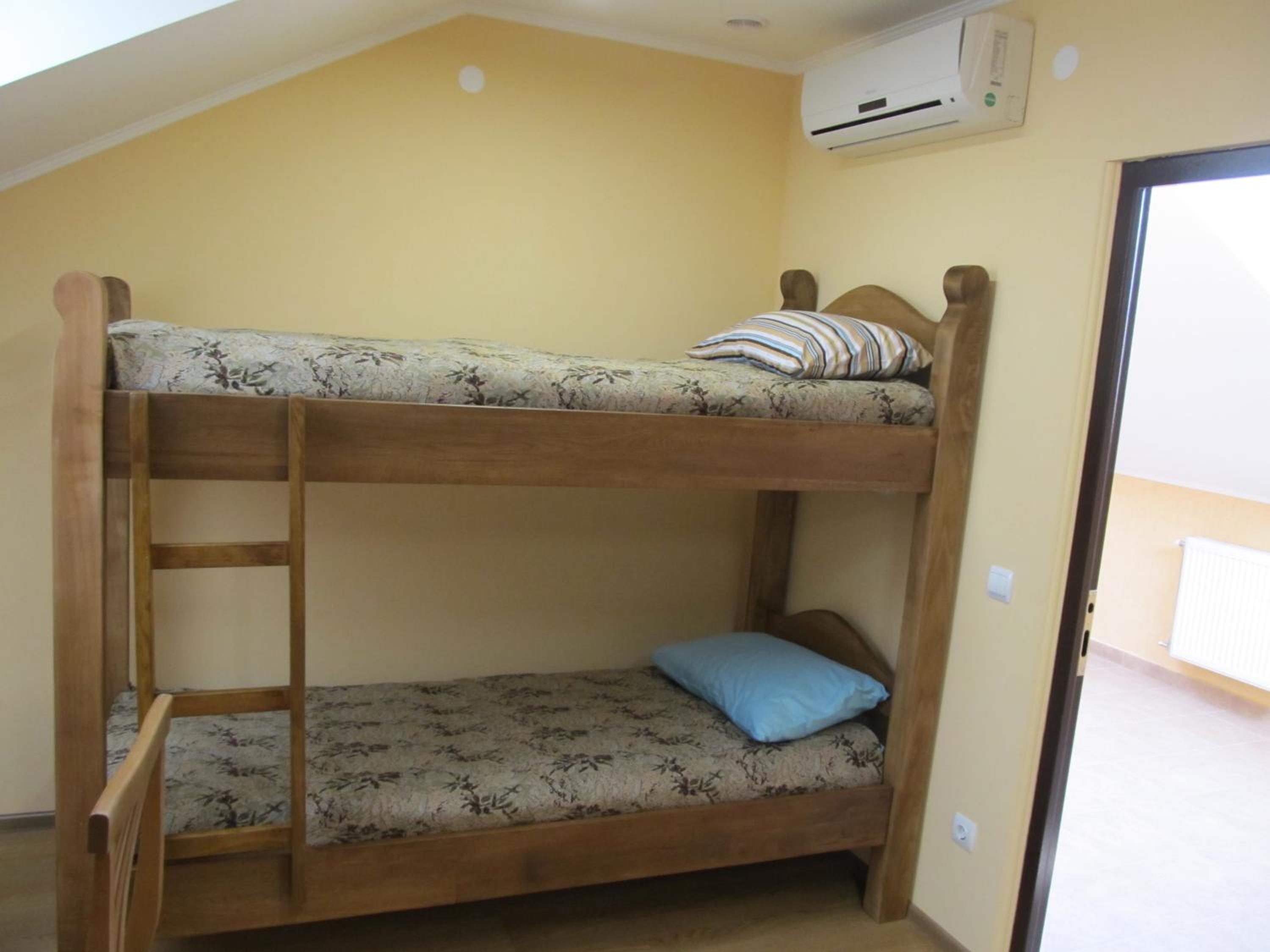 Bed in 3-Bed Dormitory Room photo 1