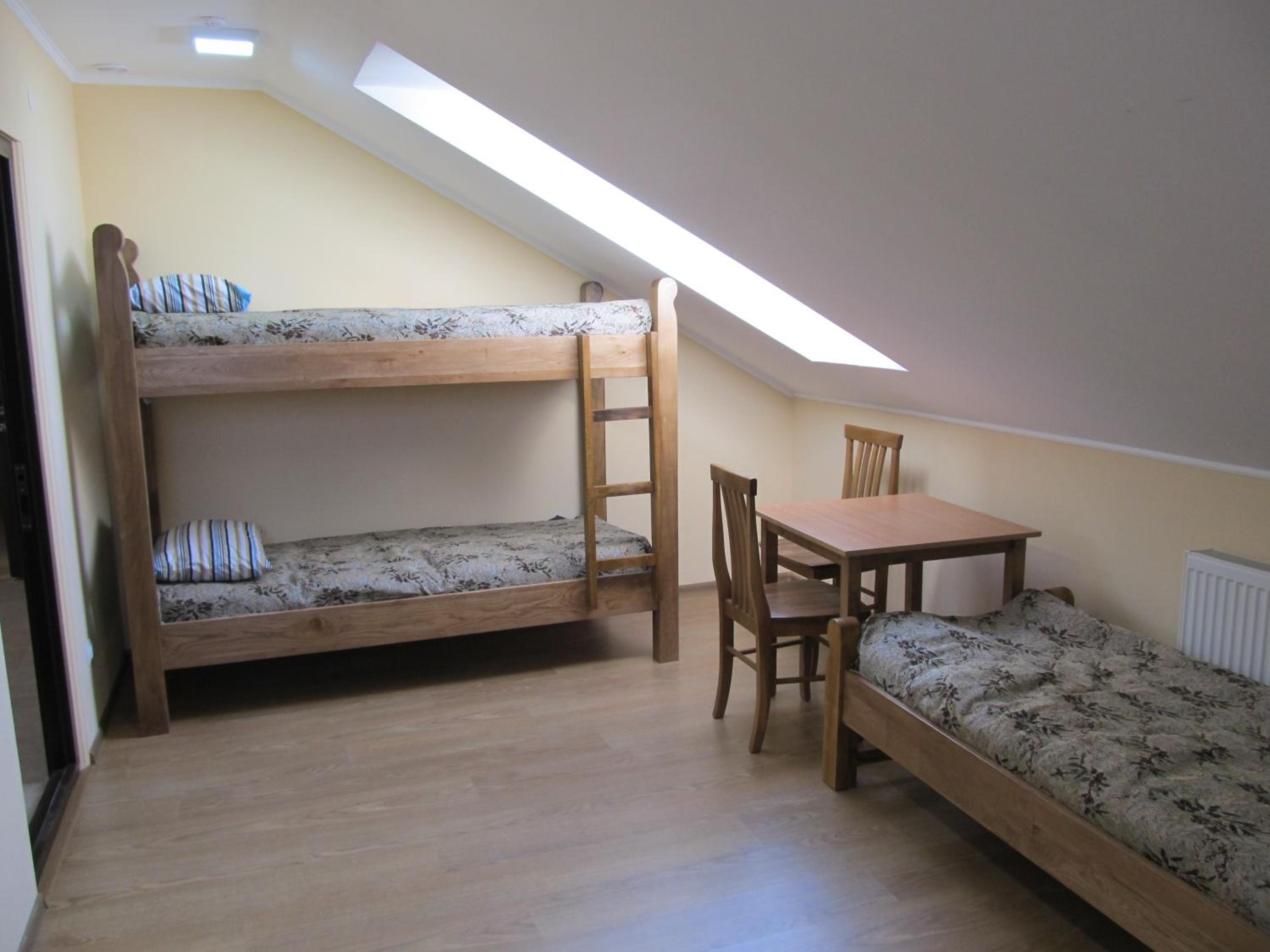 Bed in 6-Bed Dormitory Room photo 3
