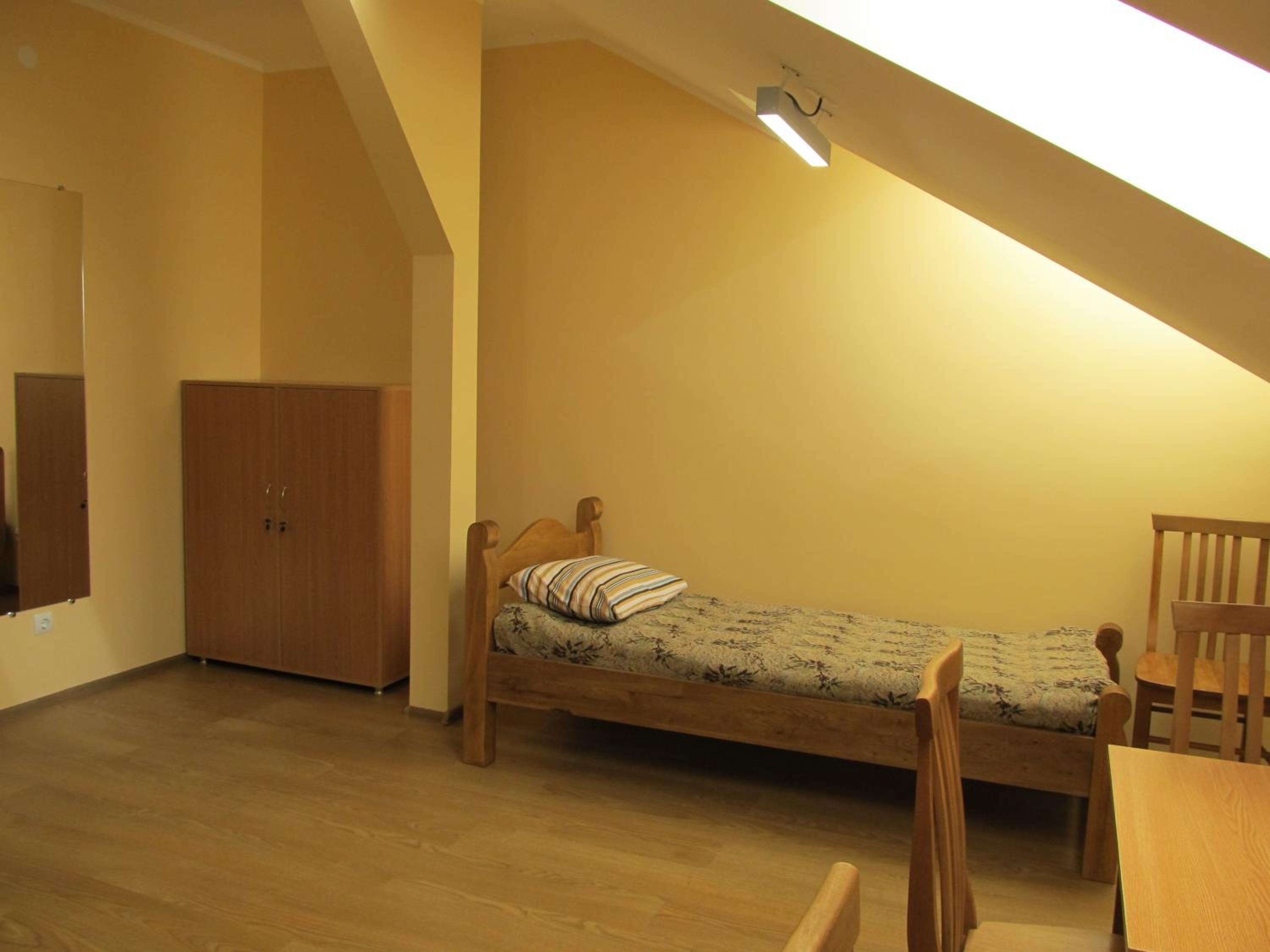 Bed in 5-Bed Dormitory Room photo 1